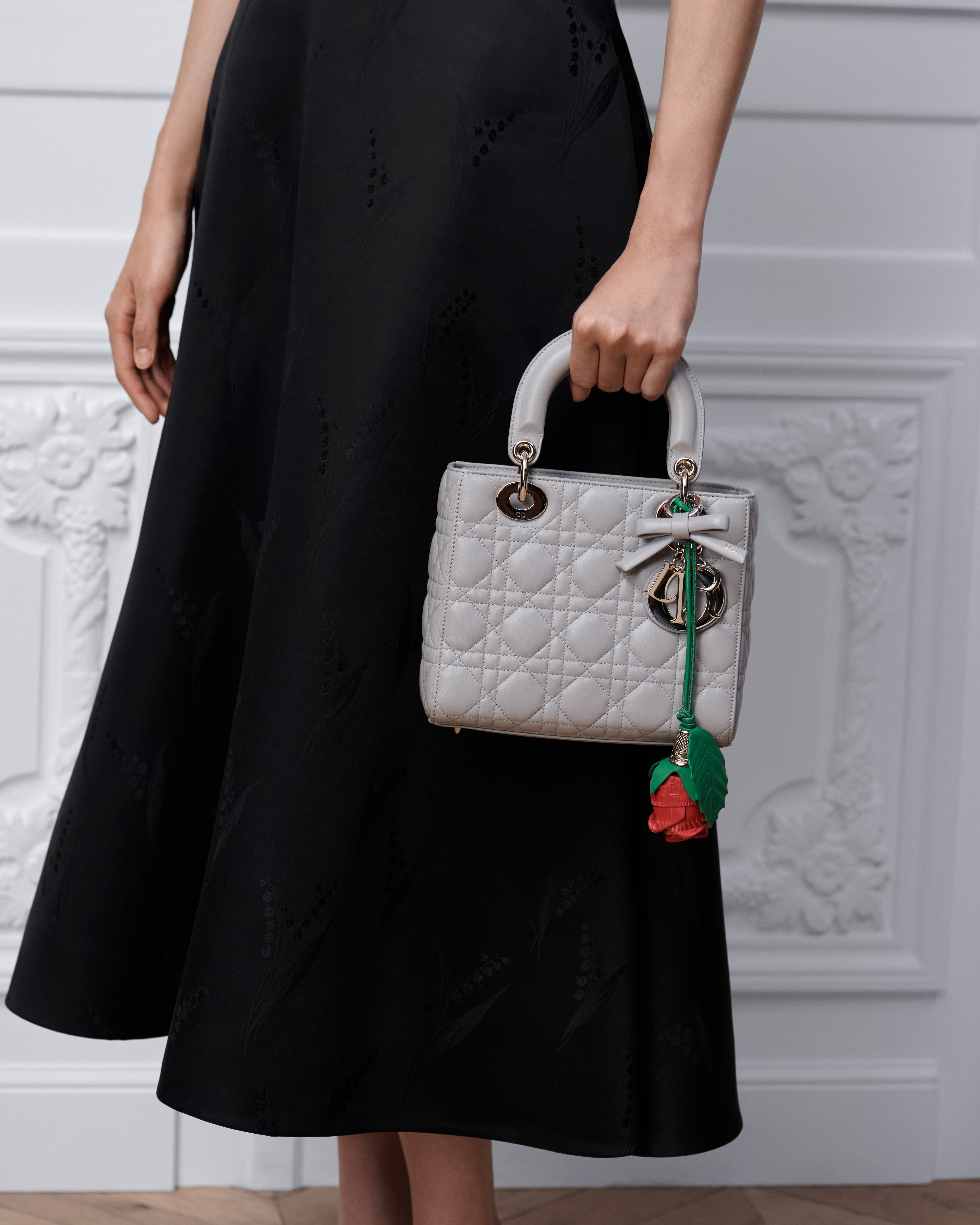 Dioramour 玫瑰手袋吊飾 紅色和綠色小牛皮配金色飾面金屬 E10