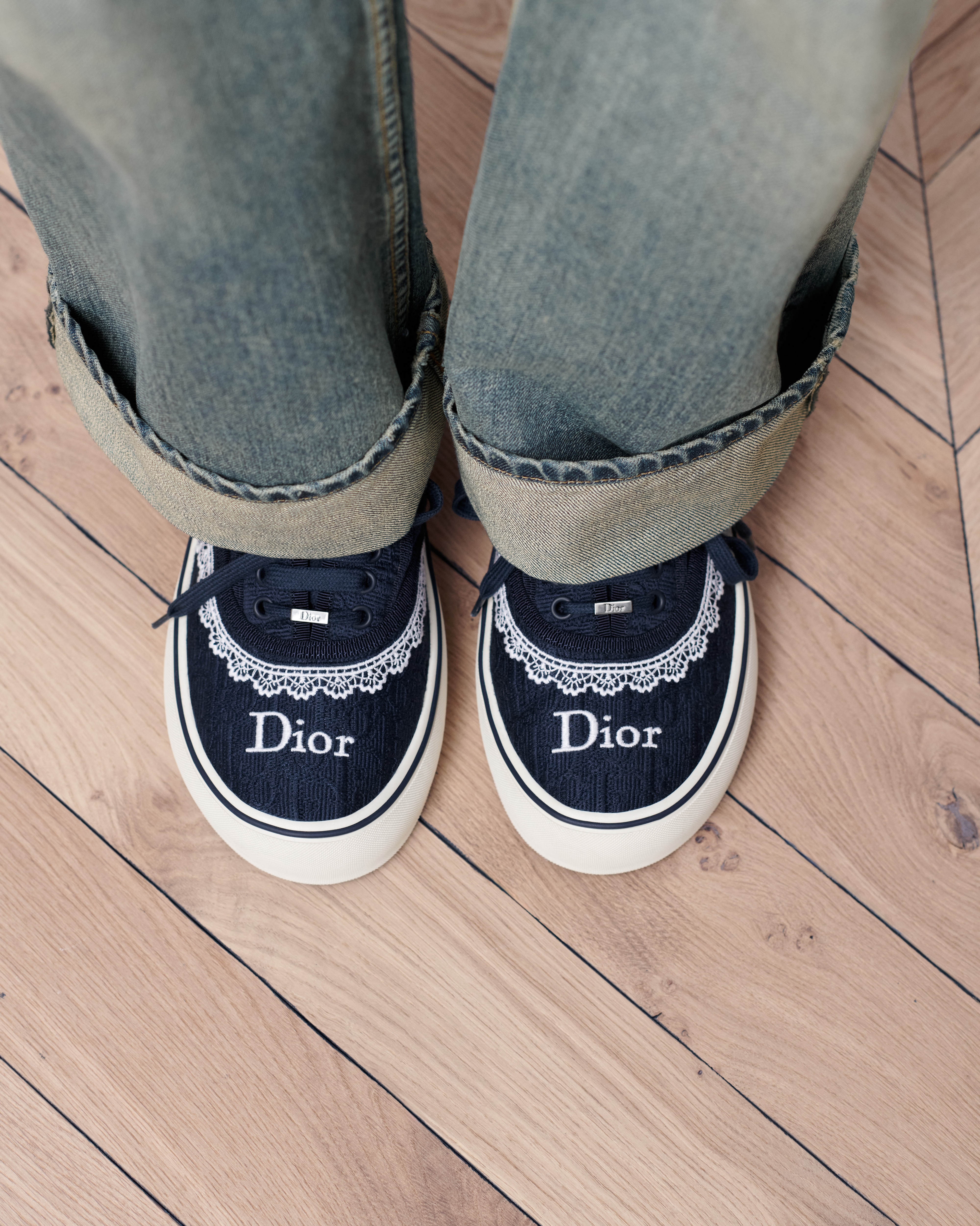 Sneaker Dior Saltwind Algodón bordado Dior Oblique azul y encaje color crudo E14