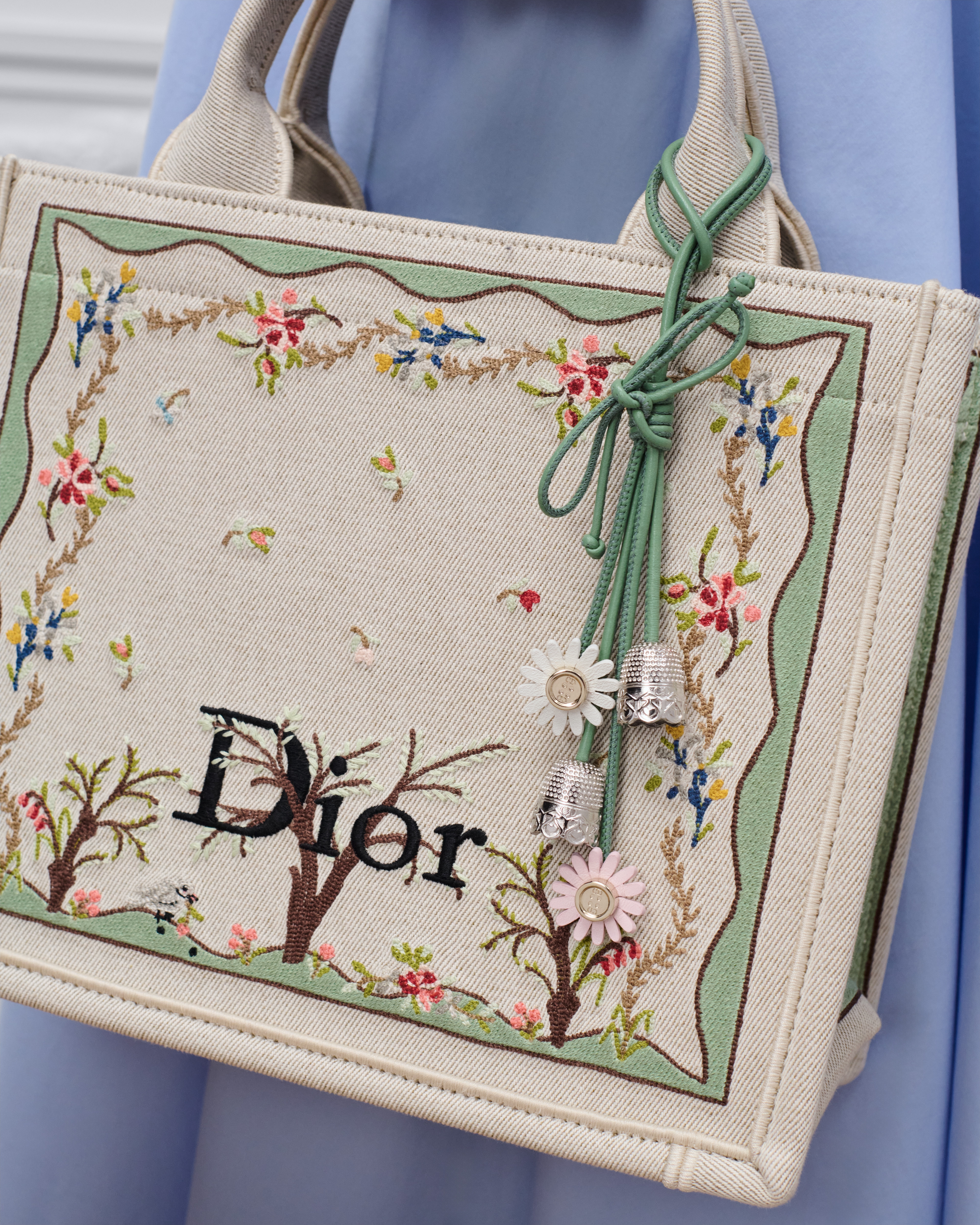 Jardin D’Atelier Dior-tasbedeltje Groen, Songe-roze en wit kalfsleer met metaal met zilver- en goudkleurige afwerking E11