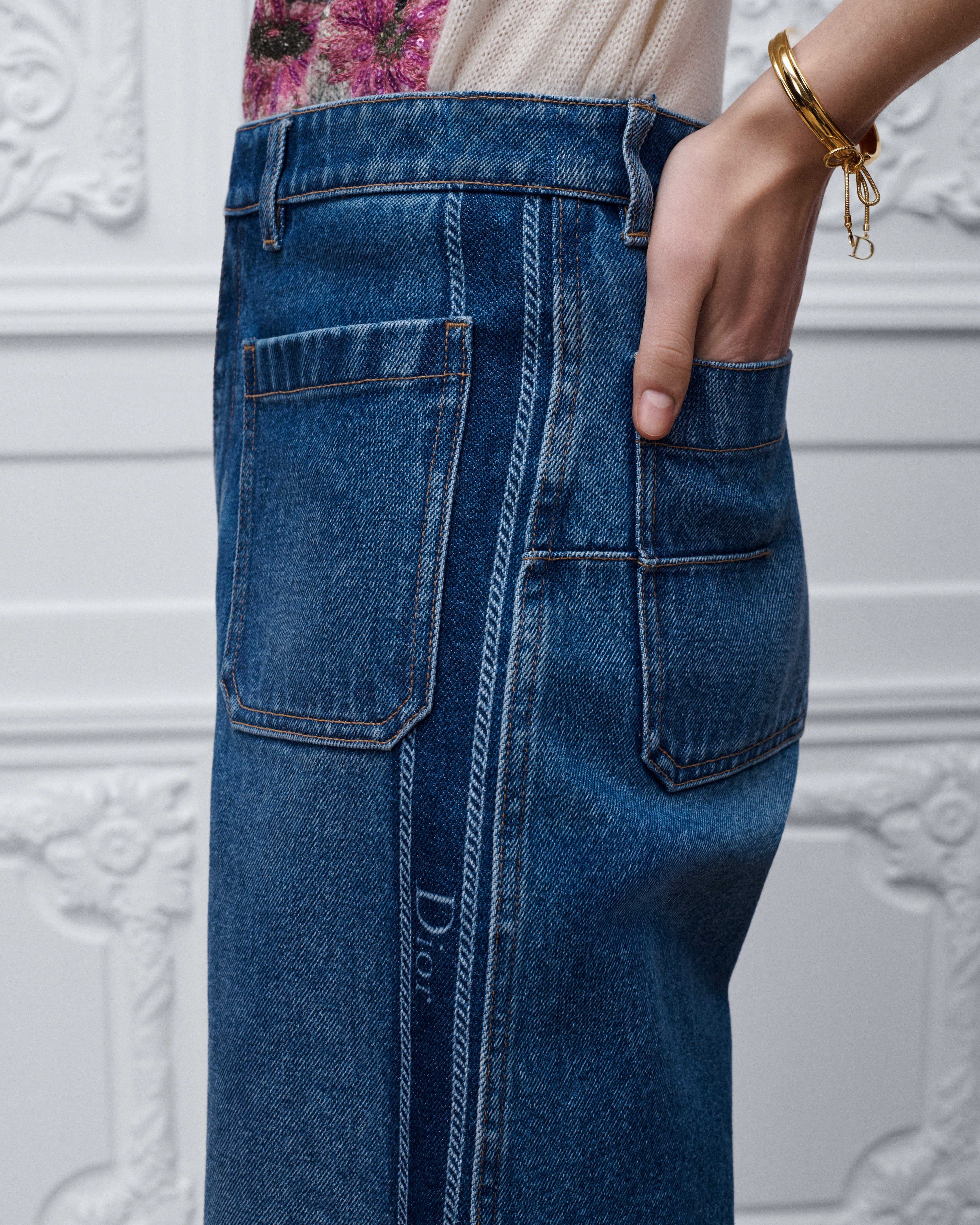 Jeans svasati a vita alta