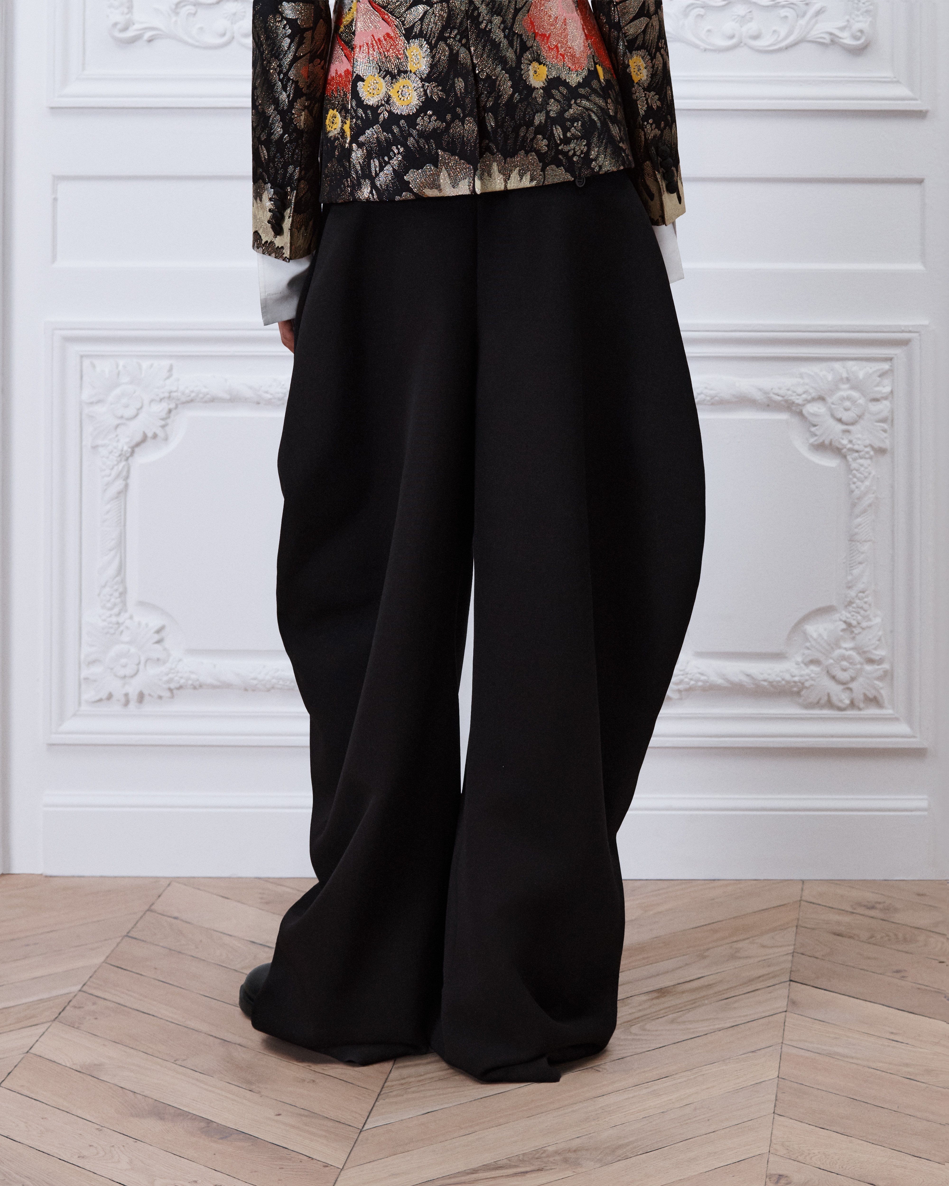 Drapierte Hose Wolle und Seide in Schwarz E14