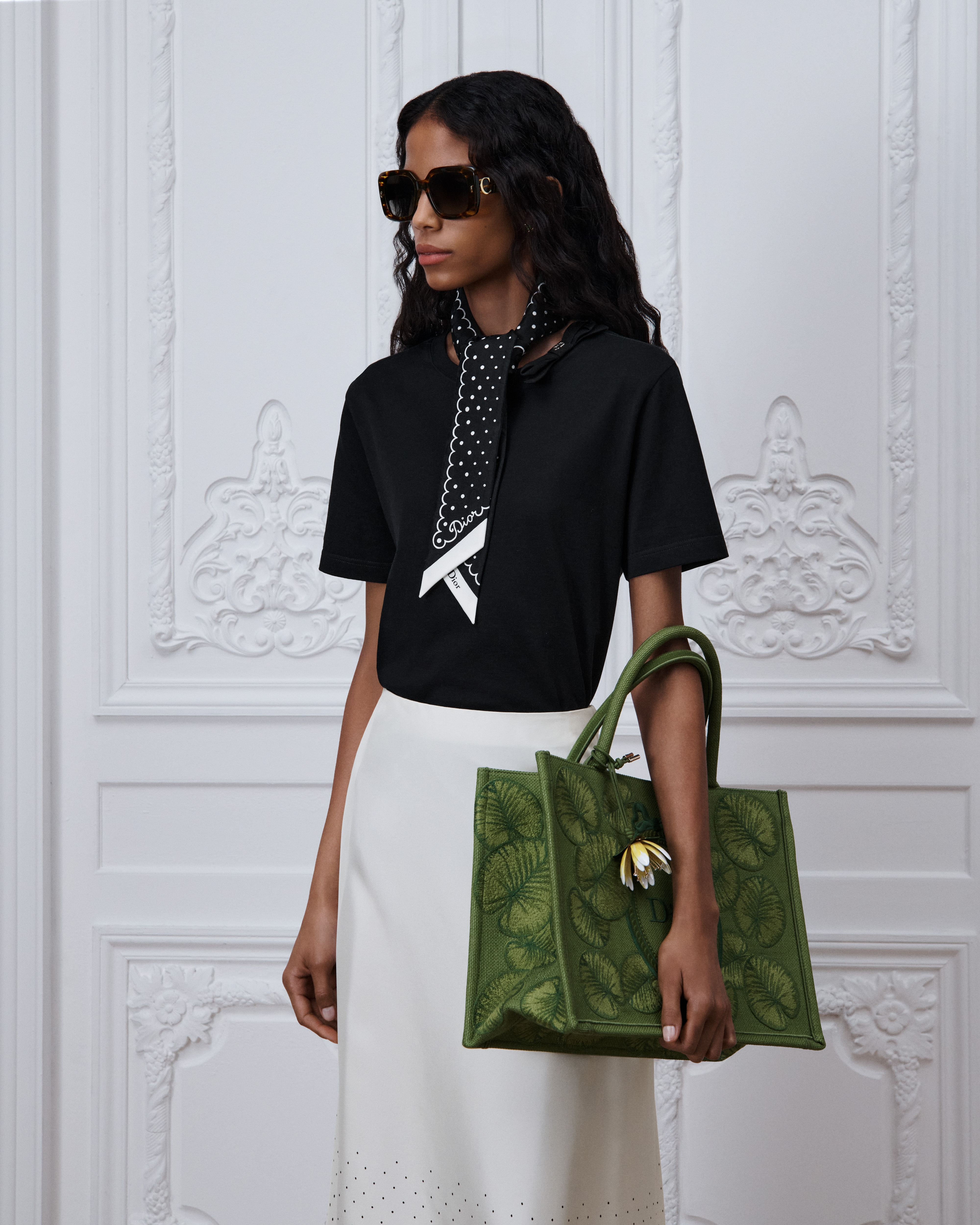 Medium Dior Book Tote with Strap Green Dior Water Lily Embroidery and Dior Médaillon (36 x 27.5 x 16.5 cm) E10