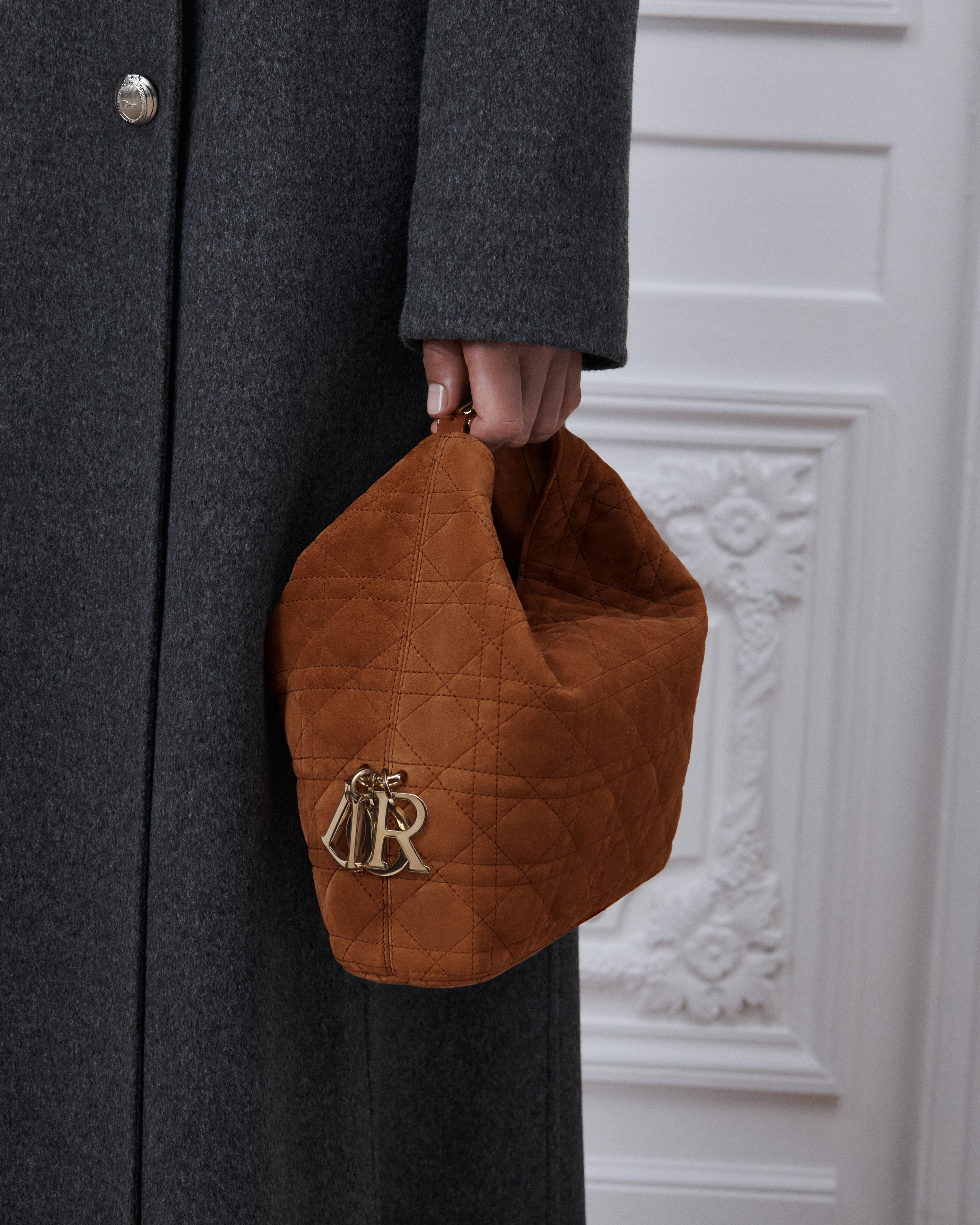 Borsa hobo piccola Dior Toujours Pelle di capra scamosciata Cannage Marron Bobby E10