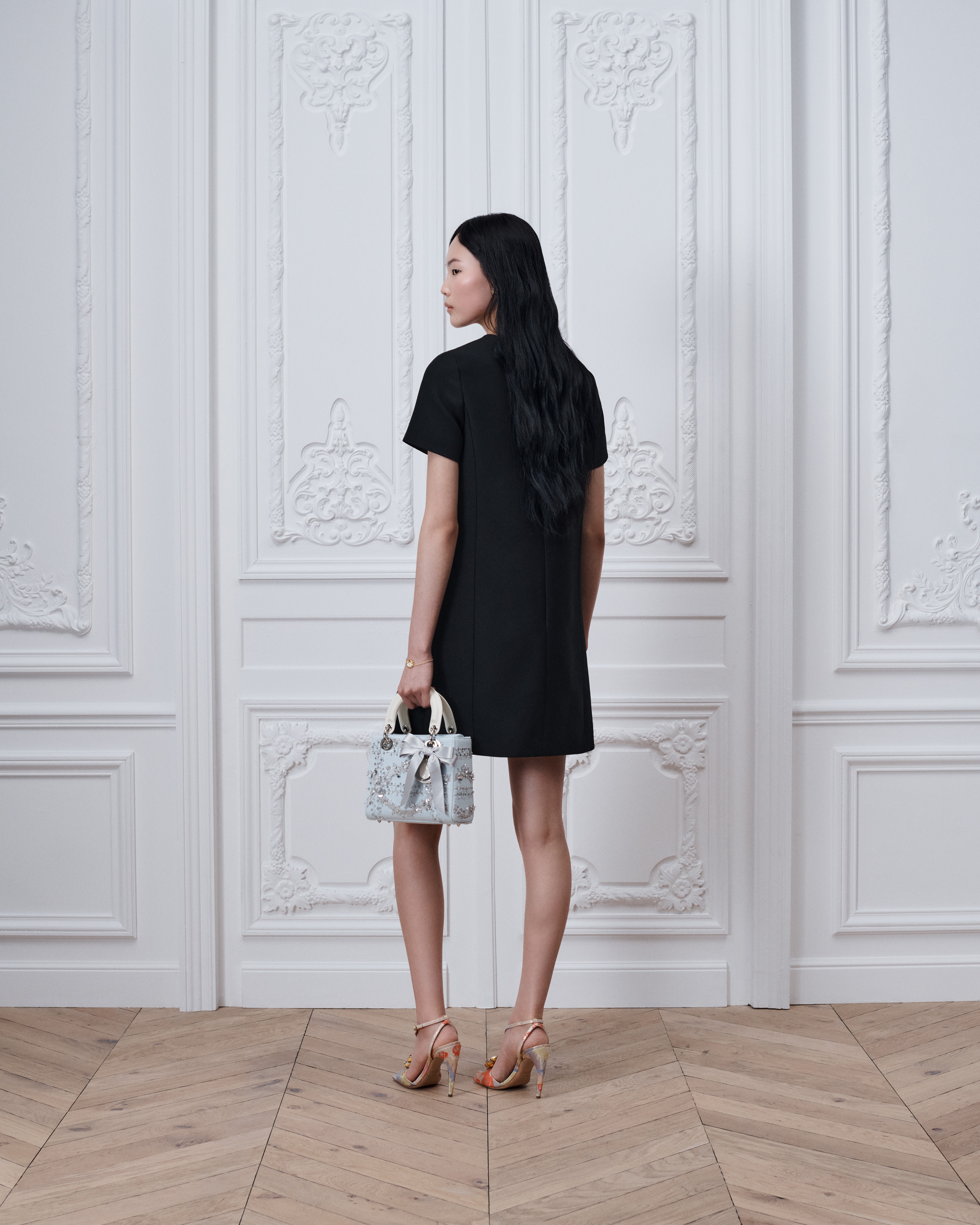 Robe courte droite Laine et soie noires E03