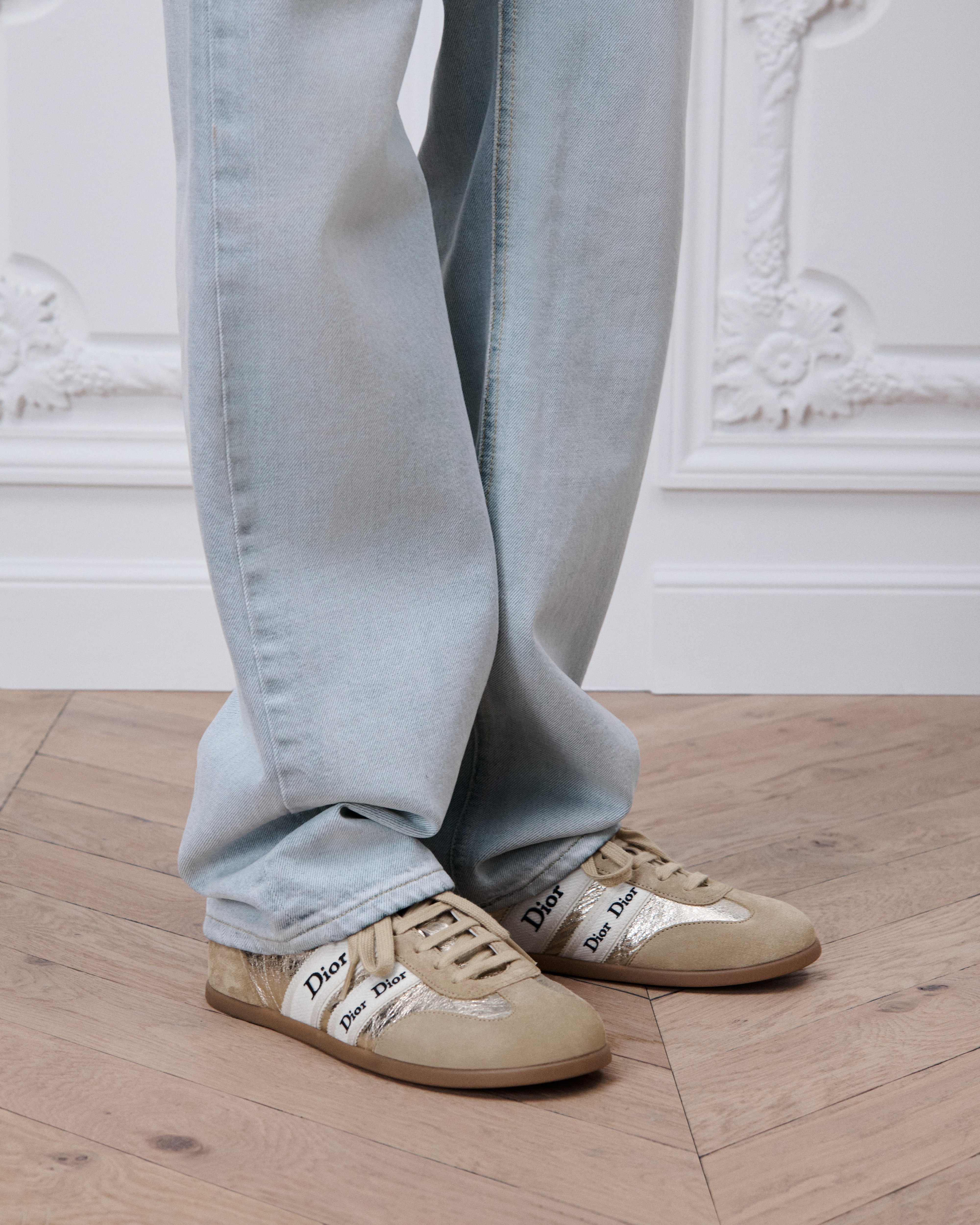 Sneaker Dior Ribbon Veau velours beige et cuir d'agneau laminé craquelé doré E14