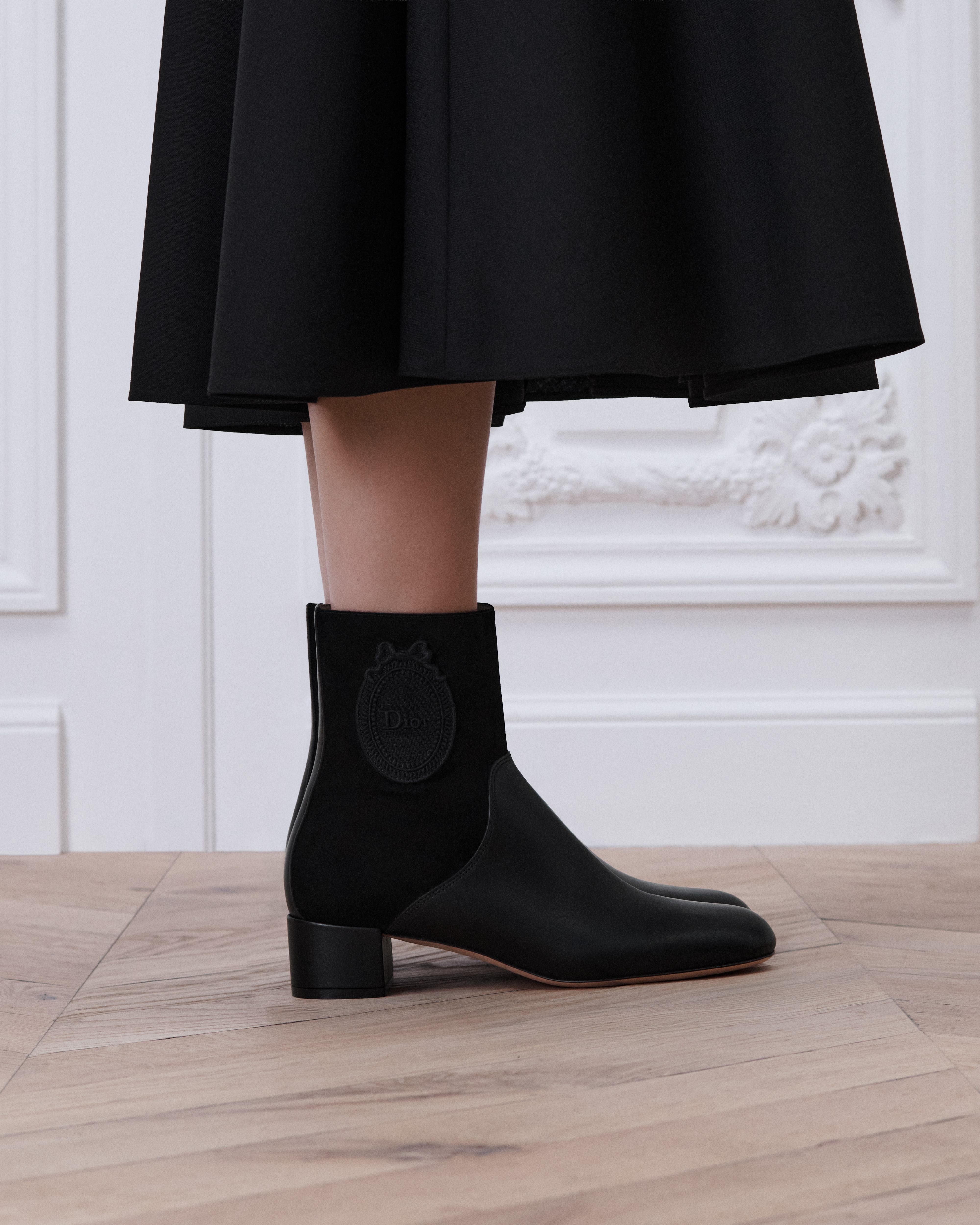 Dior Médaillon Heeled Ankle Boot Black Calfskin and Suede Goatskin E15