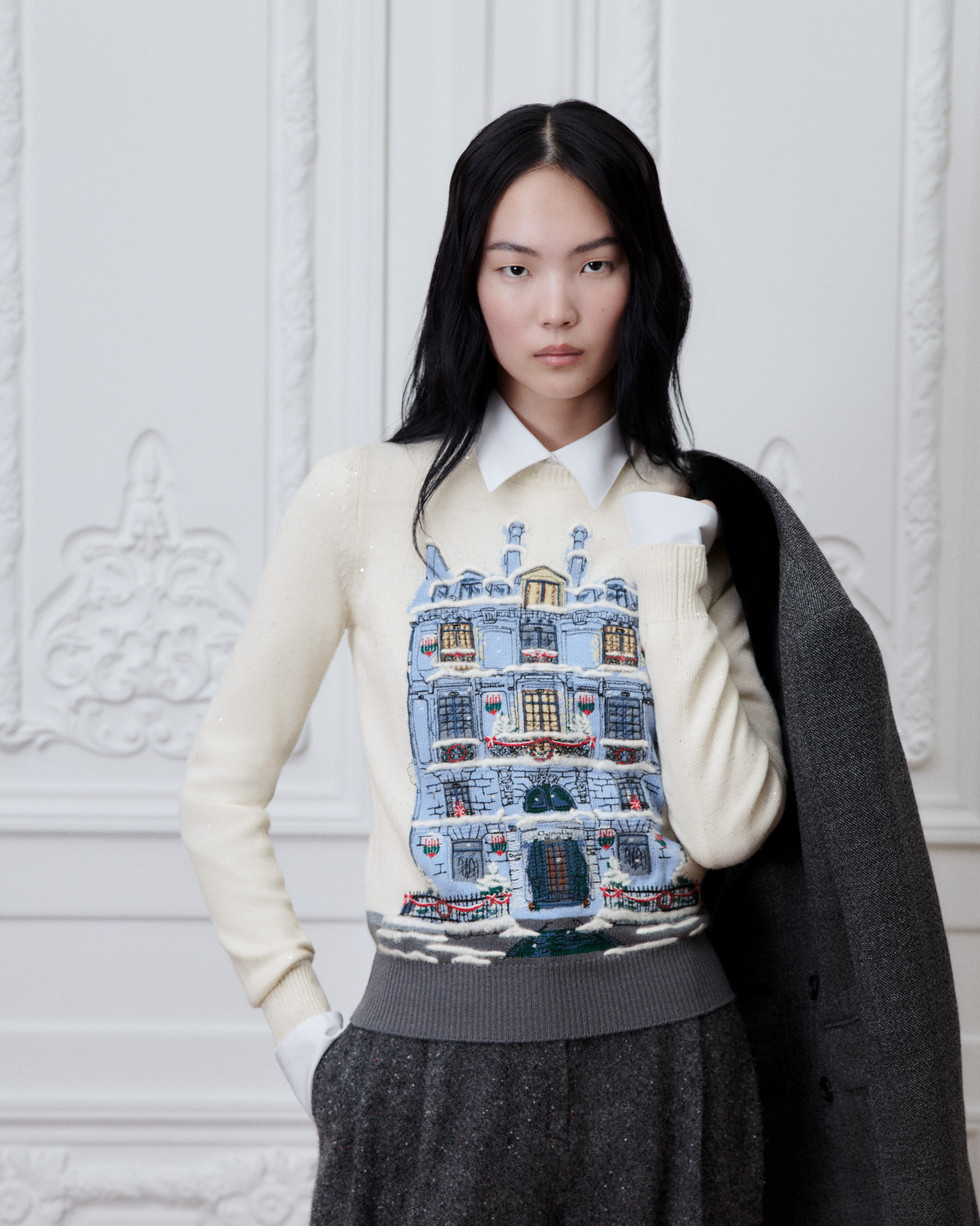 Embroidered Sweater Ecru Wool-Cashmere-Blend Knit with Multicolor Noël à Montaigne Motif E04