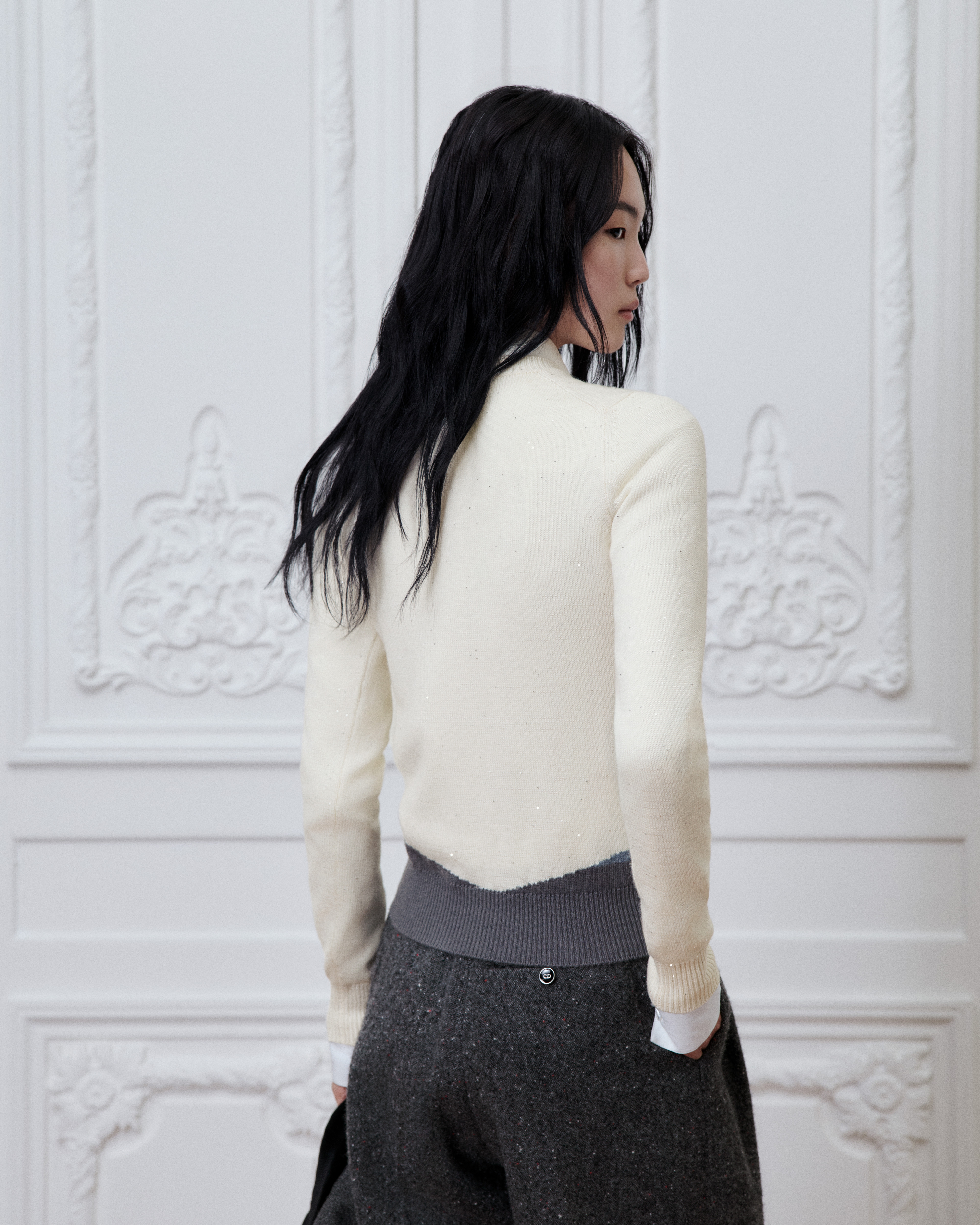 Embroidered Sweater Ecru Wool-Cashmere-Blend Knit with Multicolor Noël à Montaigne Motif E06