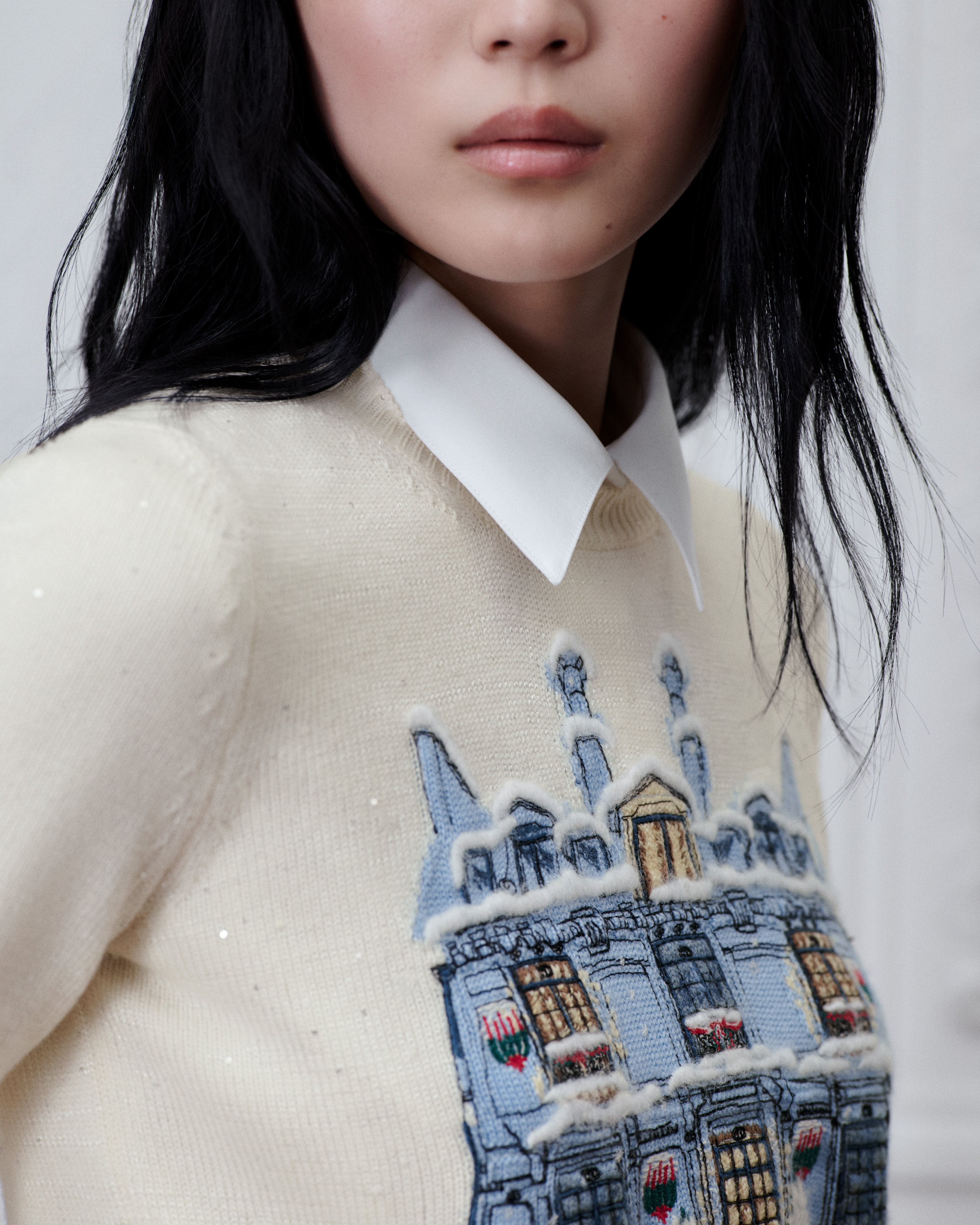 Embroidered Sweater Ecru Wool-Cashmere-Blend Knit with Multicolor Noël à Montaigne Motif E12