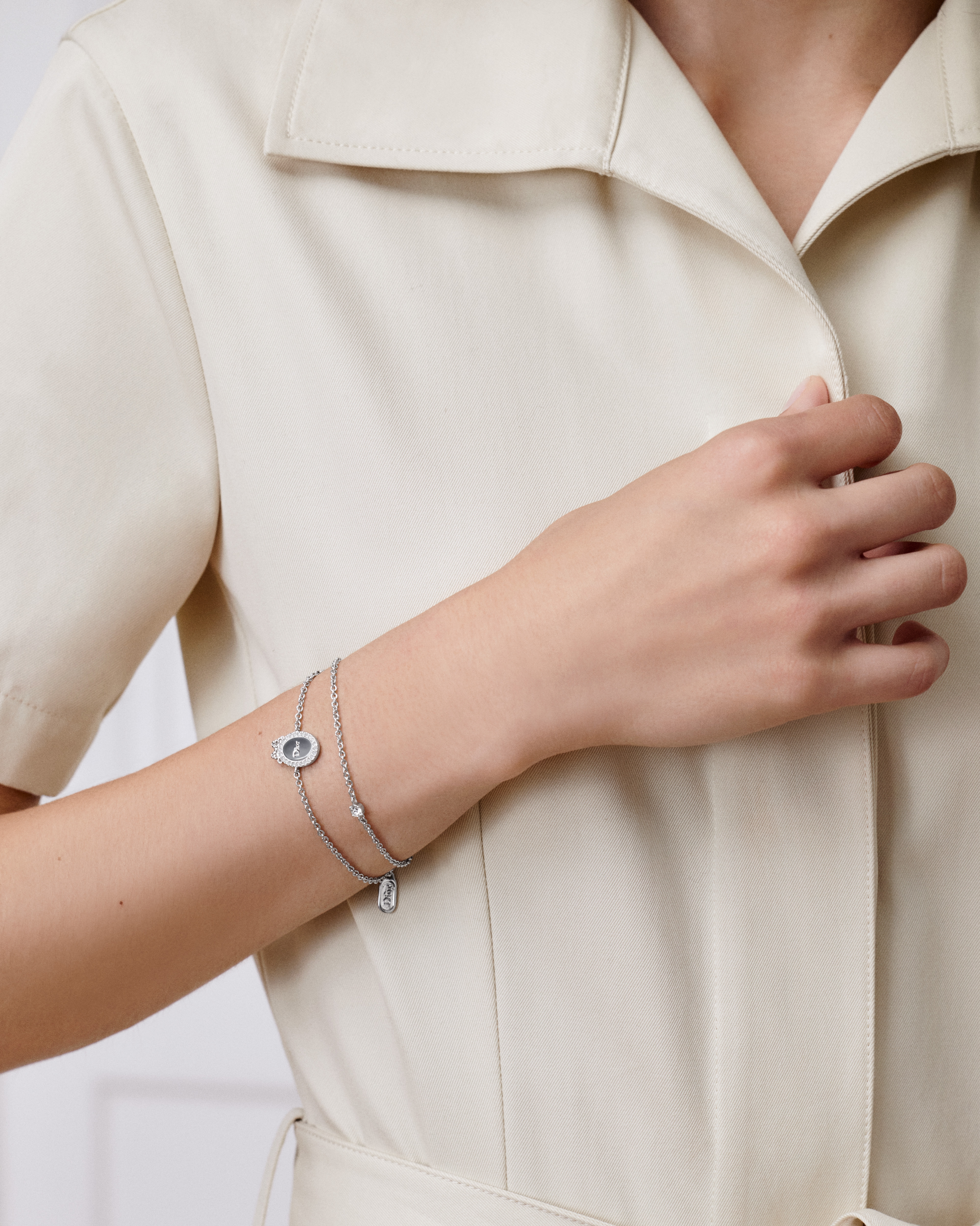 Dior Médaillon Armband Metall mit Silber-Finish und Kristalle E11