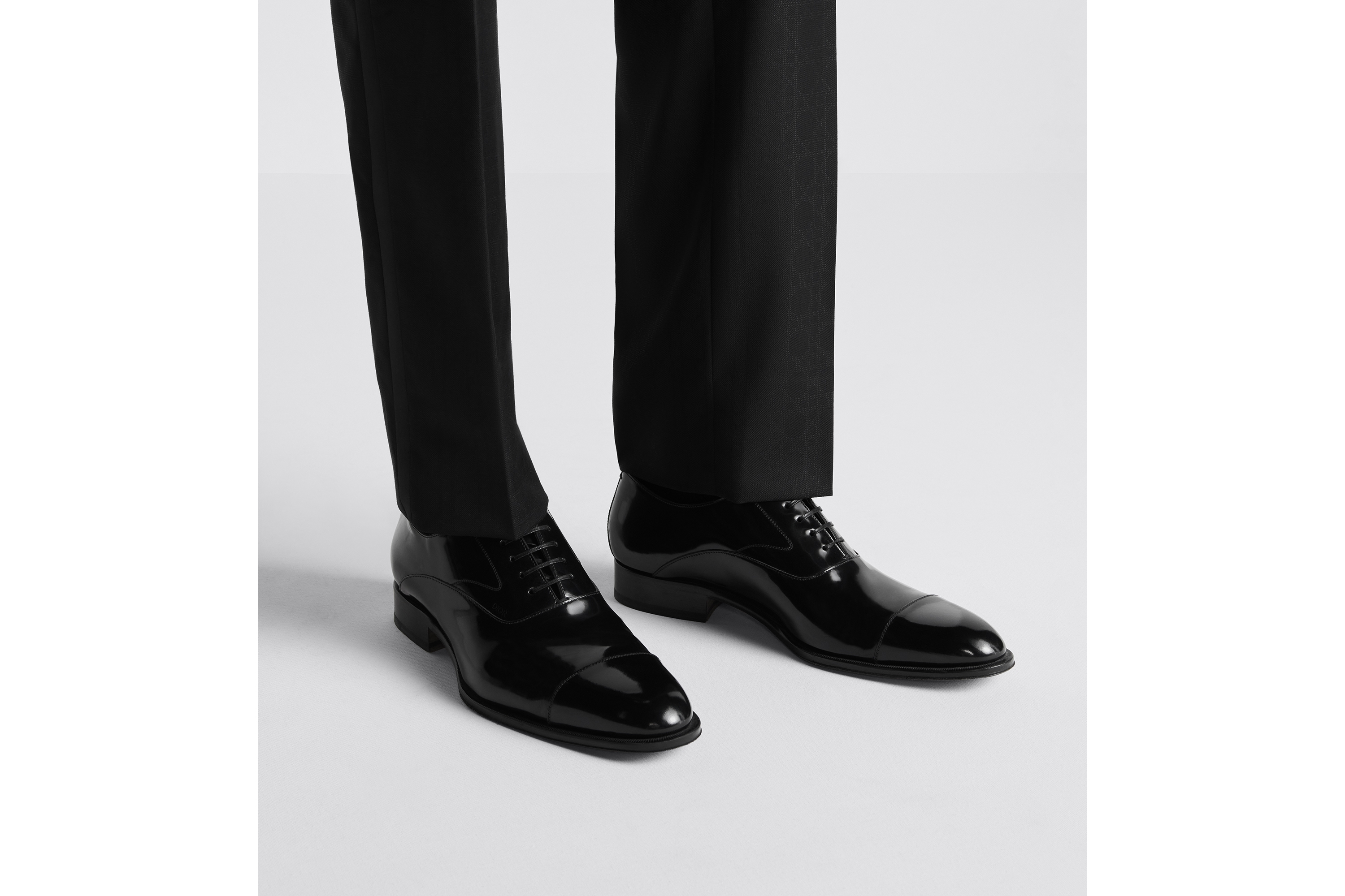 Dior Timeless Oxford-Schuh Poliertes Kalbsleder in Schwarz | DIOR