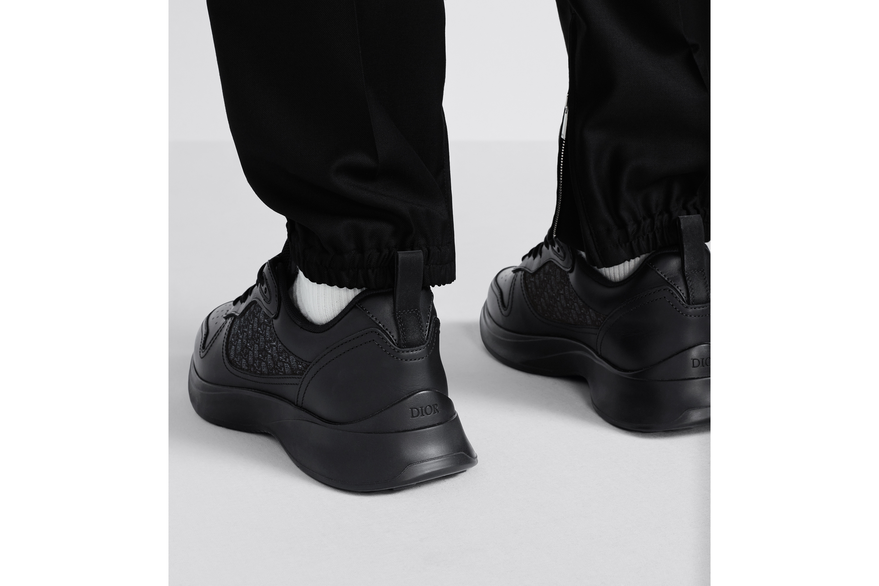 B25 Runner Sneaker