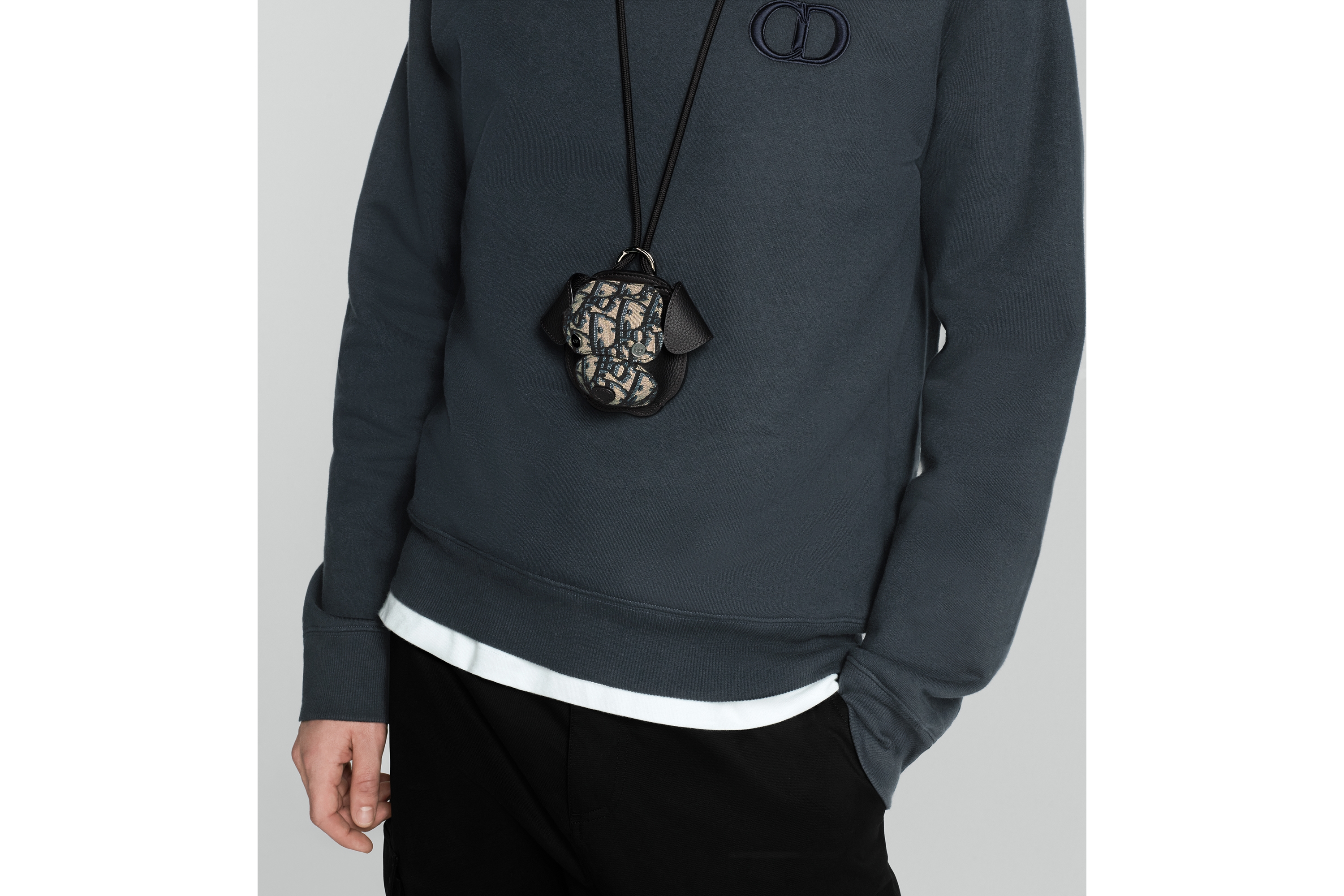 look_image_alt_prefix Estojo para fones de ouvido Bobby Jacquard Dior Oblique bege e preto com couro de vitelo granulado preto E20