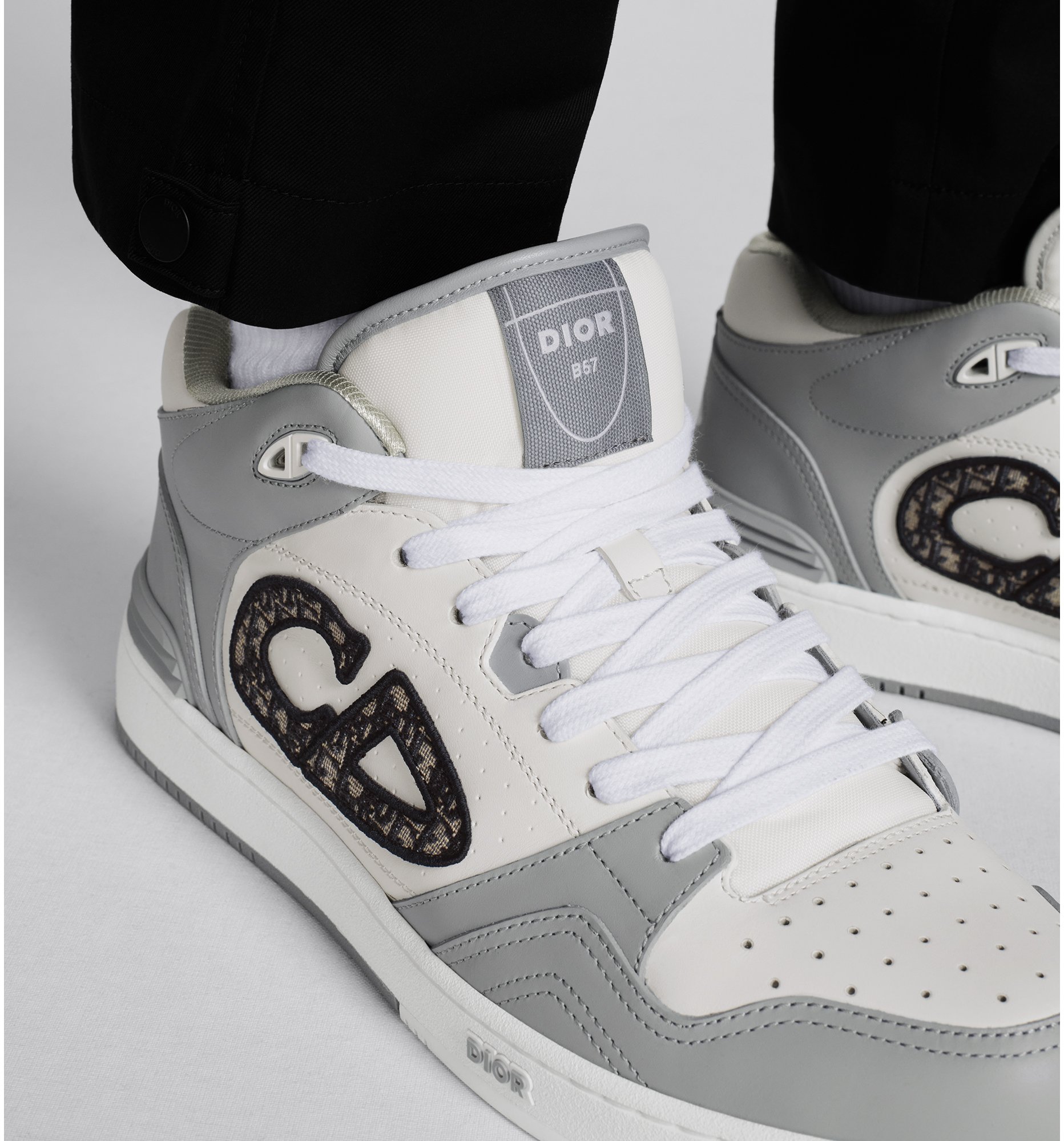 DIOR | B57 ミッドトップ スニーカー スムースカーフスキン & ディオール オブリーク ジャカード