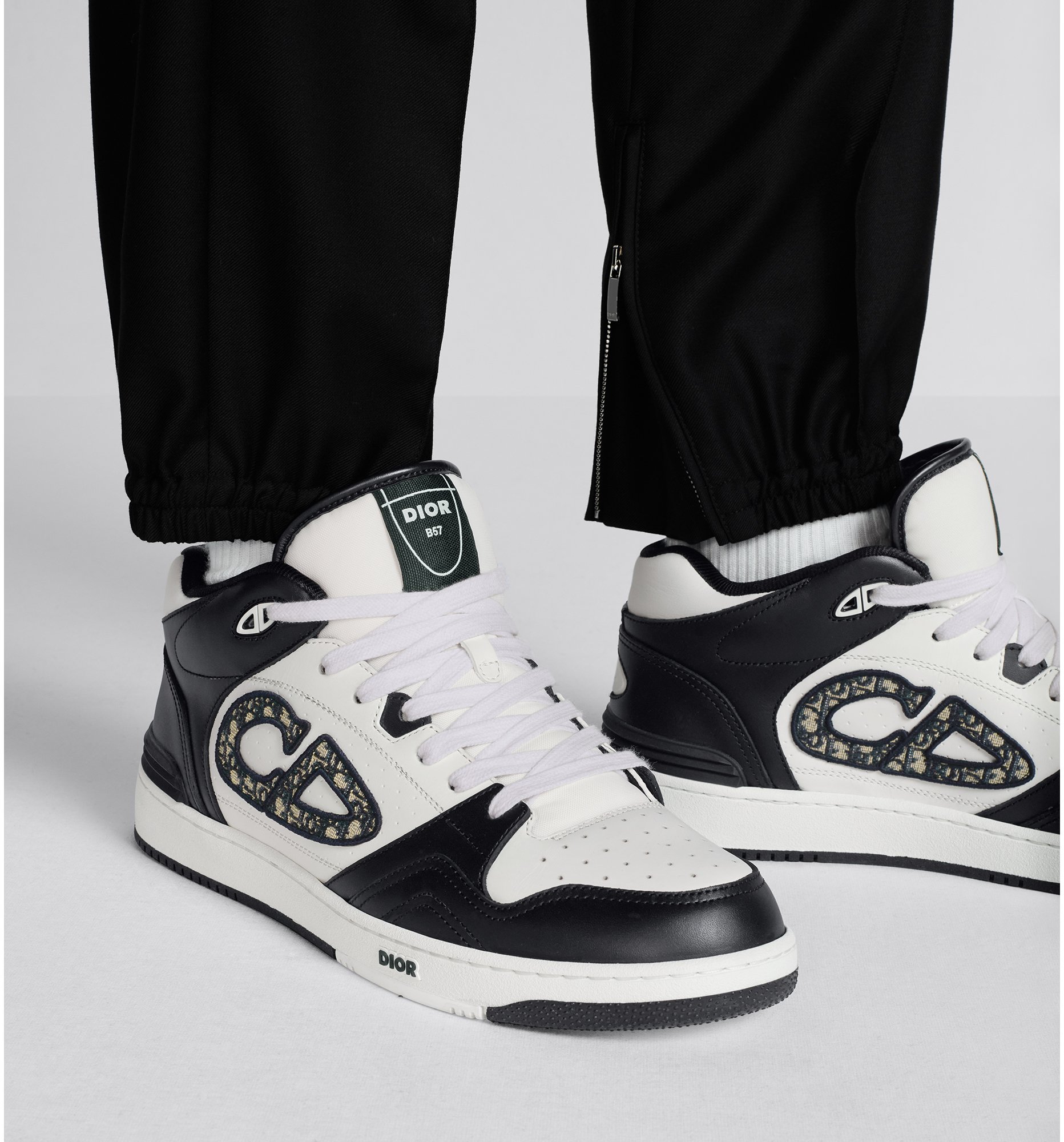 DIOR B57 Mid Top Sneaker Black And White Smooth Calfskin With Beige And Black Dior Oblique Jacquard Size 41 Men