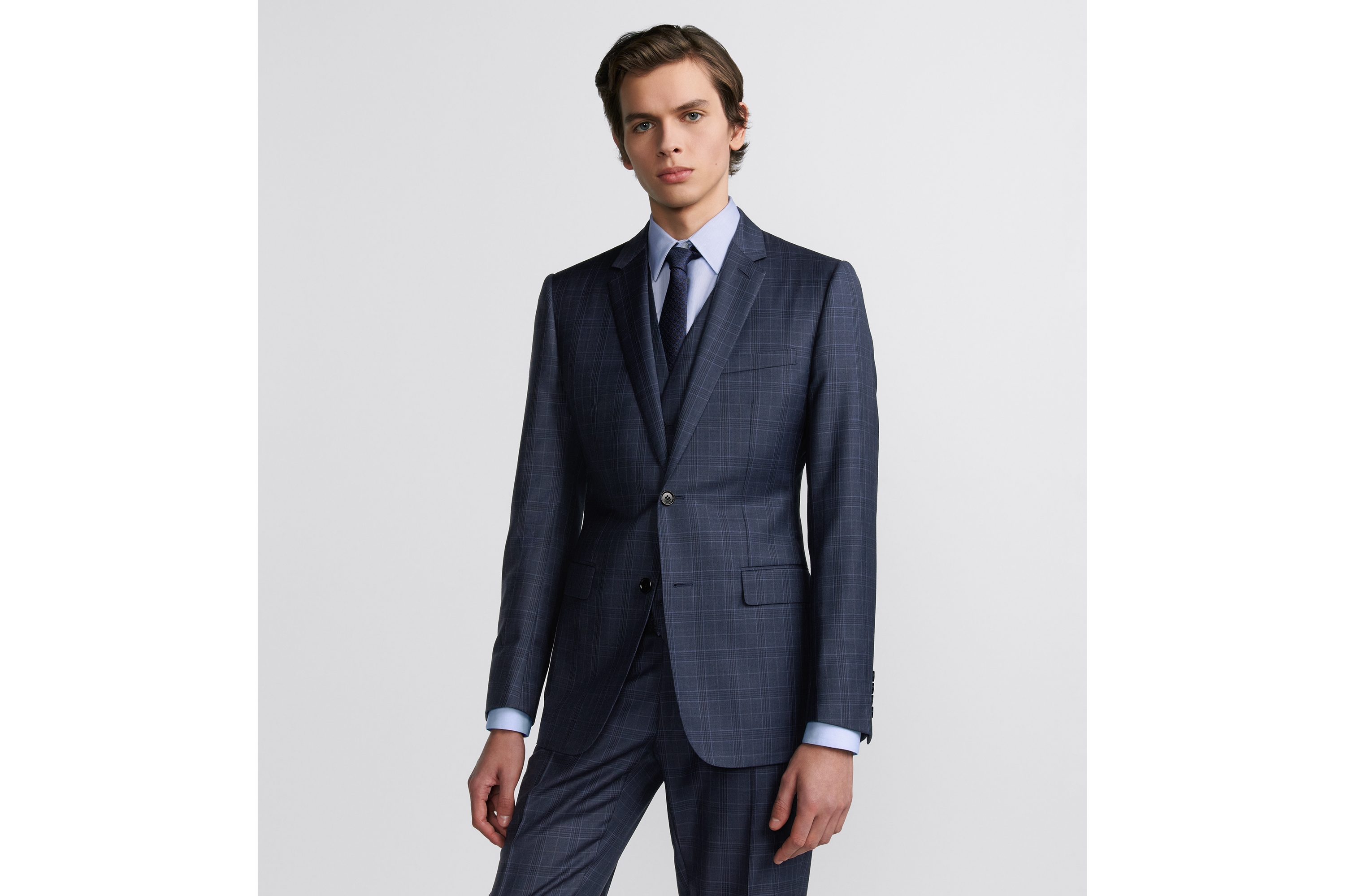 Costume Bleu à Carreaux Foncés - Élégance Assurée
