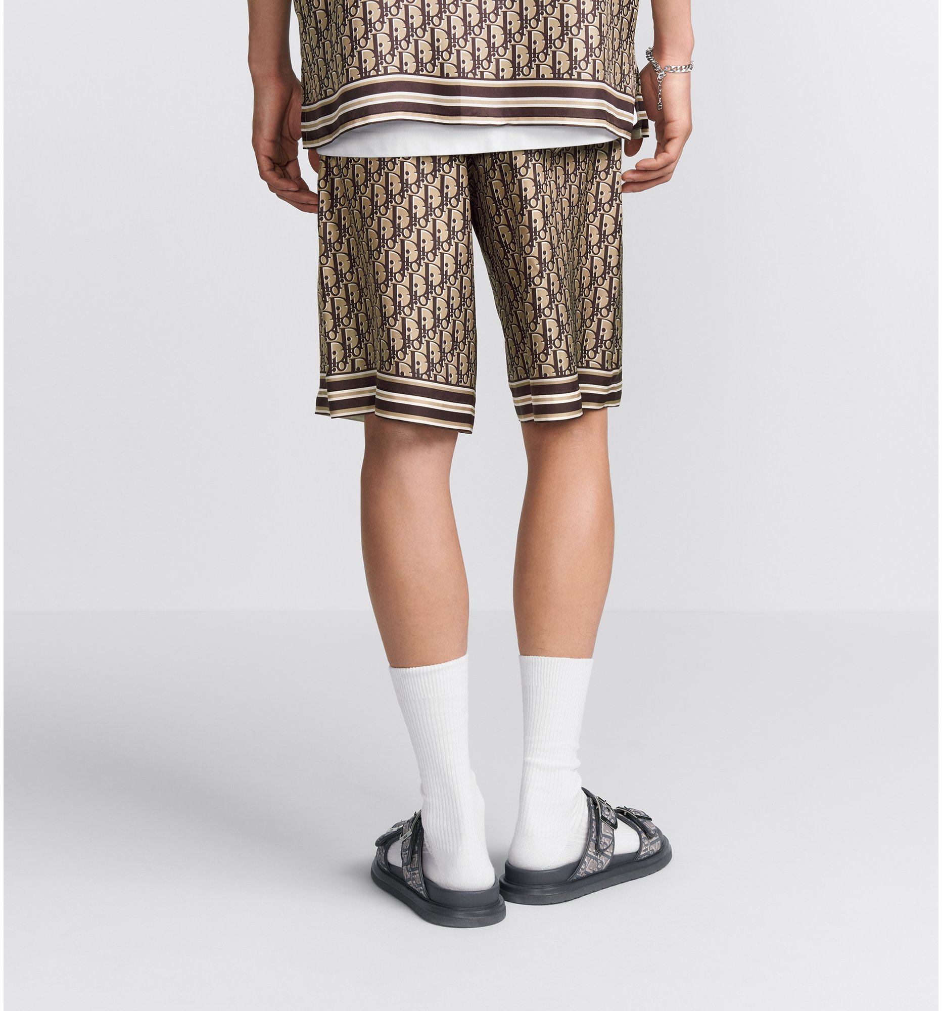 バミューダショートパンツ