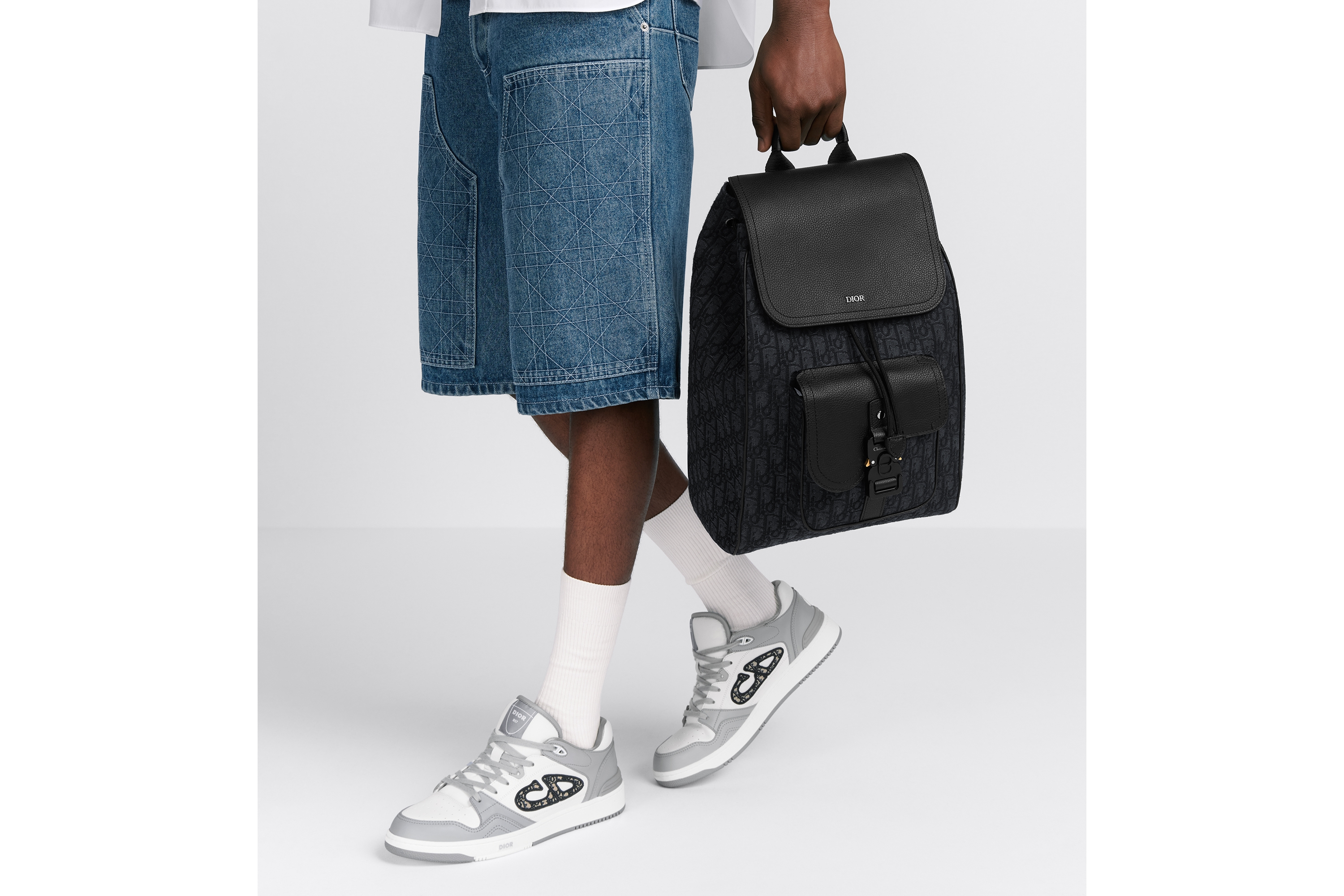 look_image_alt_prefix Saddle-rugzak met flap Zwarte Dior Oblique-jacquard en zwart generfd kalfsleer E21