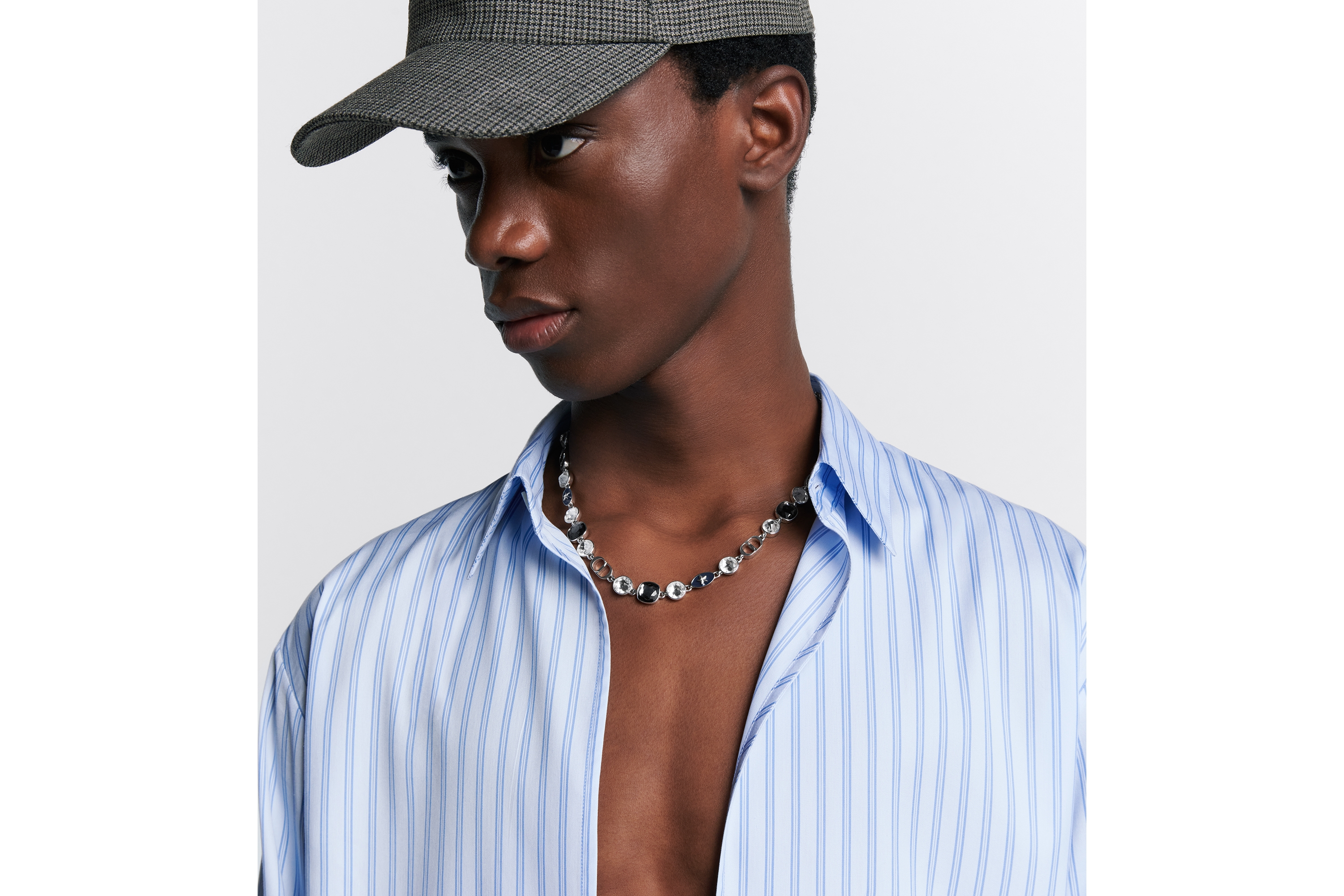 look_image_alt_prefix Collana con stelle Ottone con finitura color argento, cristalli grigi e bianchi e resina blu E40