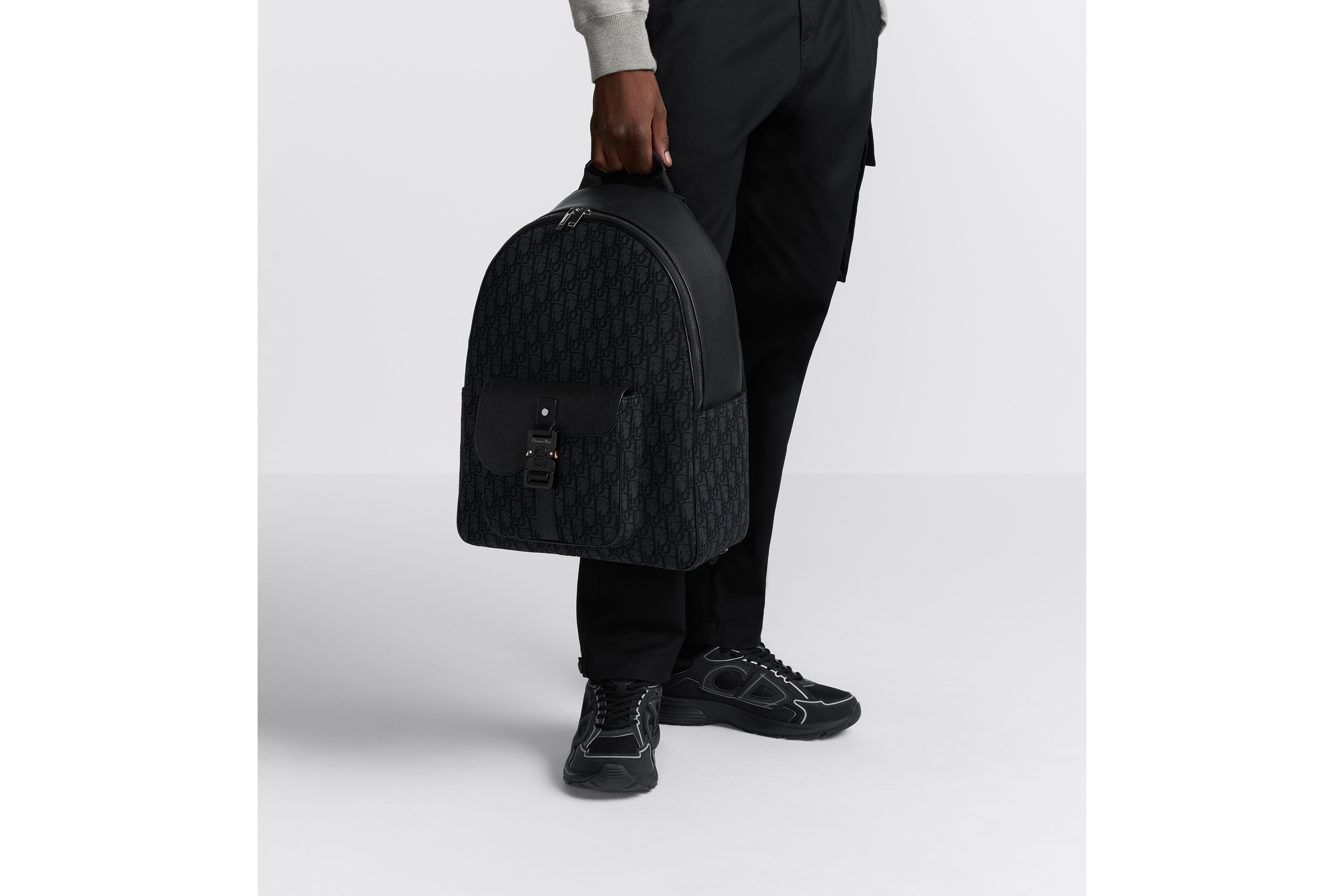 Look Saddle Zip Backpack Black Dior Oblique Jacquard and Black Grained Calfskin E20