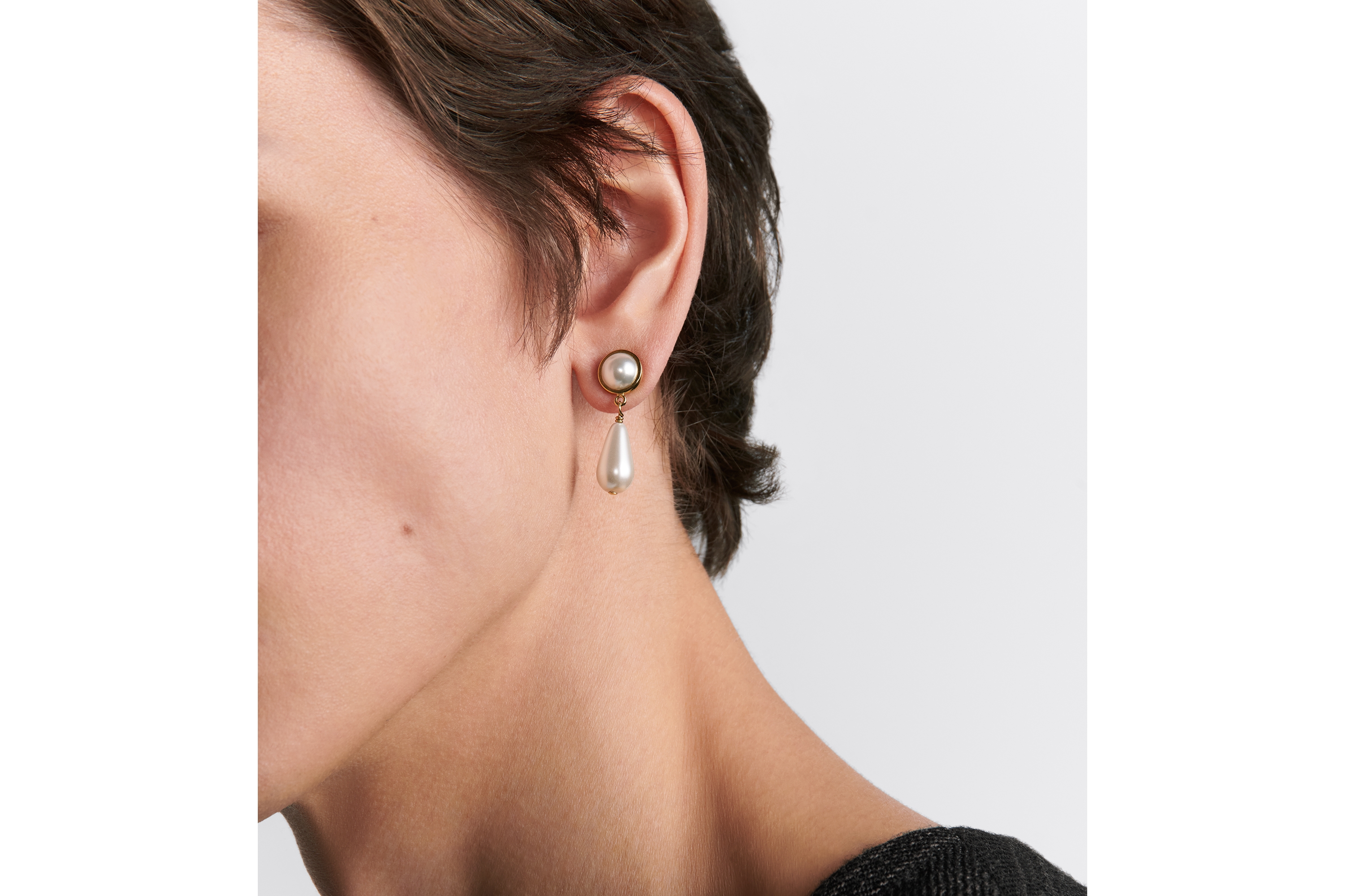 Look CD Pearls Earrings Gold-Finish Brass and White Crystal Pearls E40