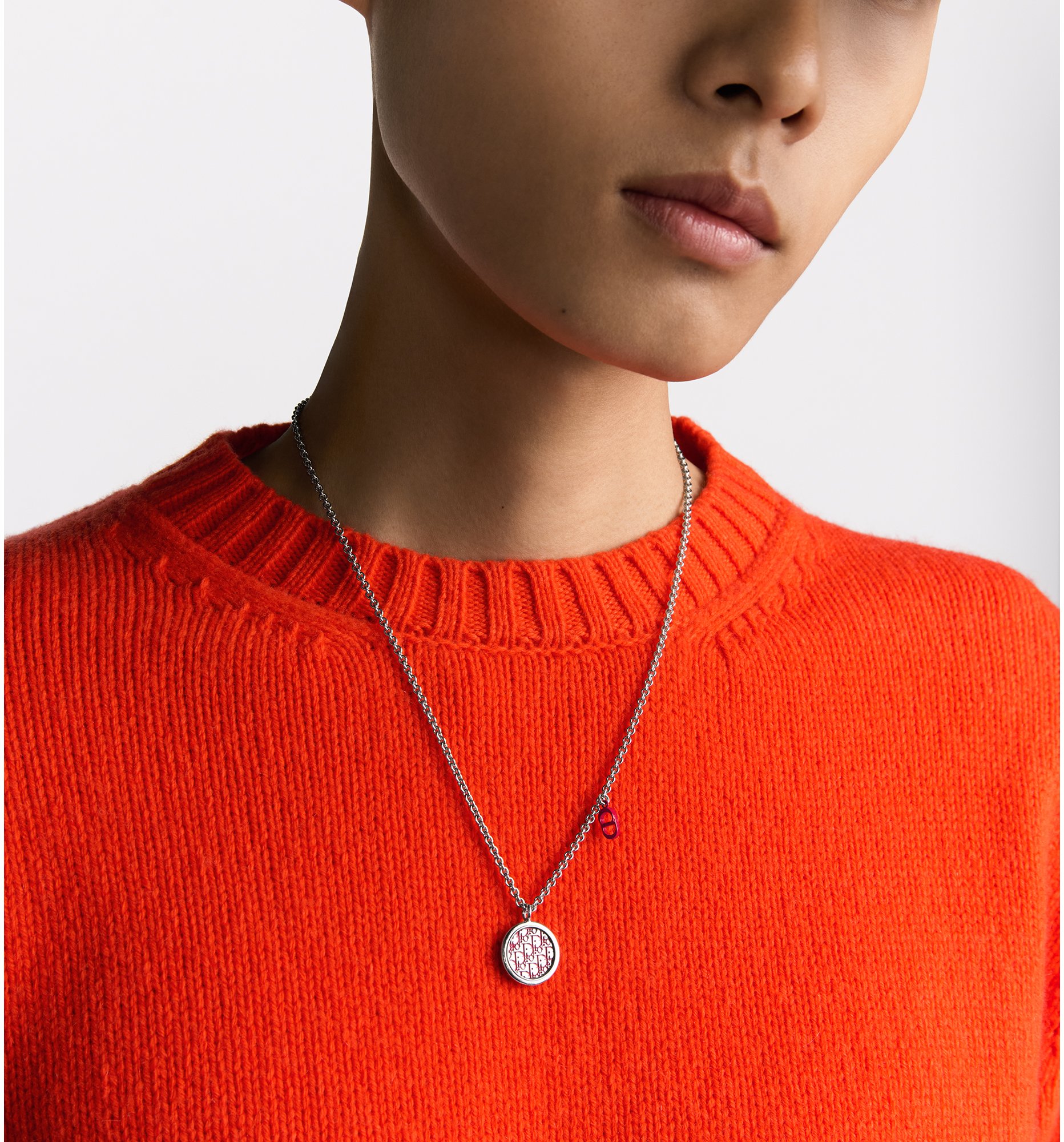 aria_look Collier pendentif Dior Oblique
