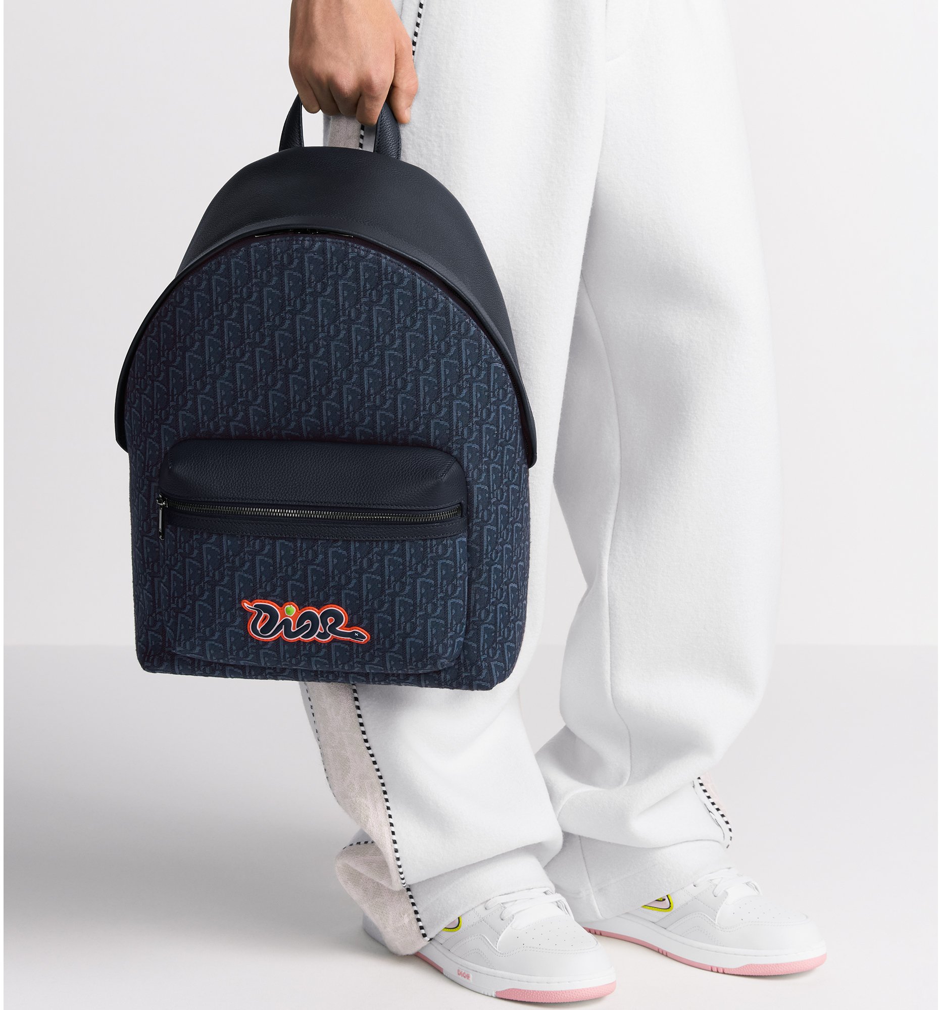 aria_look DIOR AND KAWS Rider 2.0 Zipped Backpack