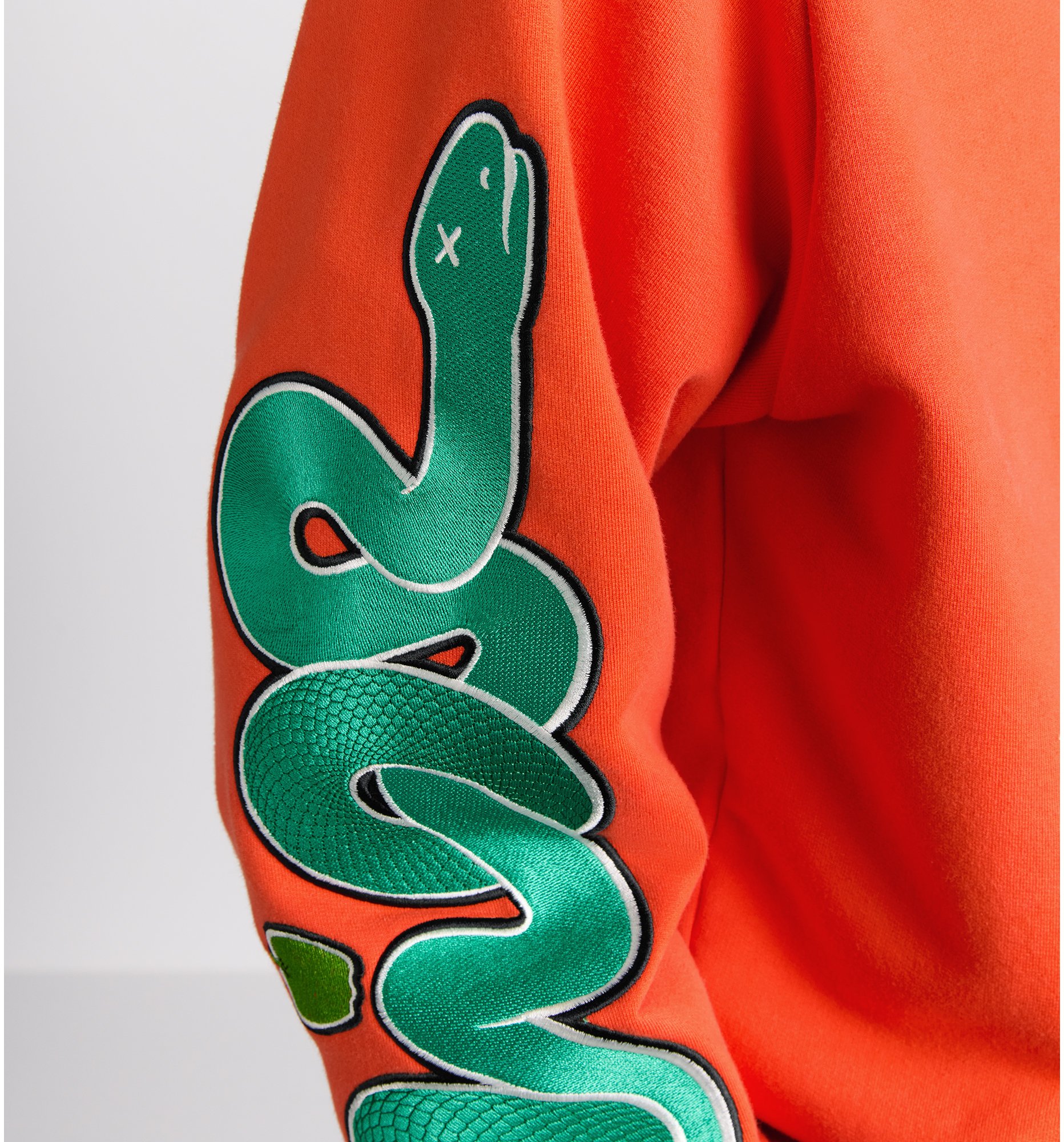 aria_look DIOR AND KAWS Hooded Sweatshirt Three quarter opened view