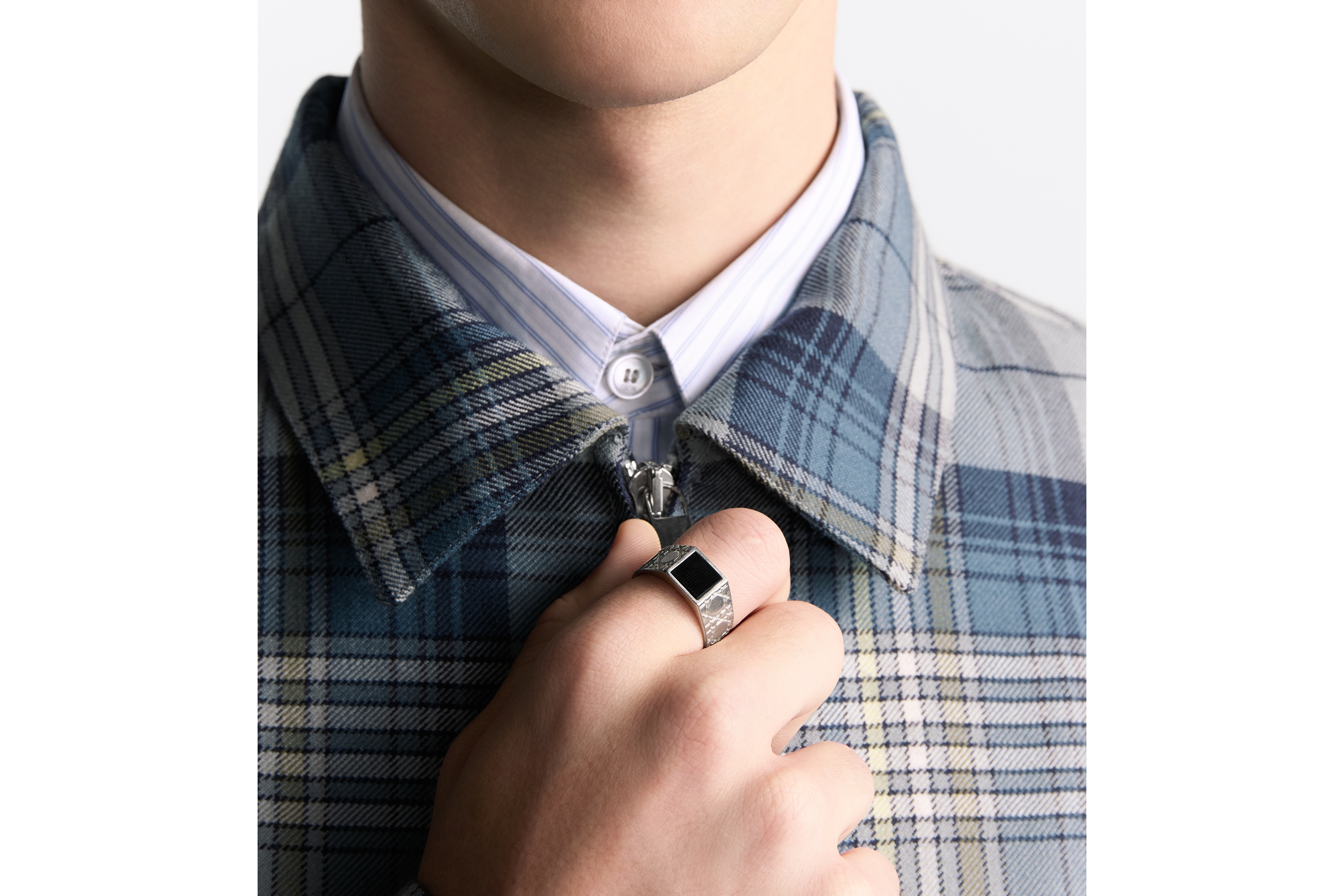 Look Cannage Signet Ring Silver and Black Agate E39