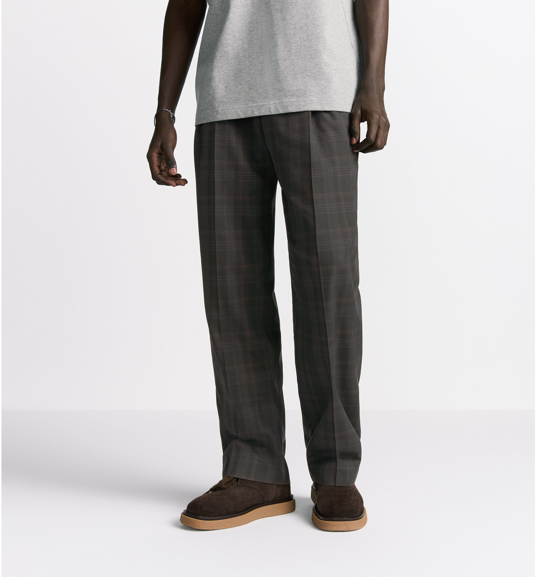 aria_look Loose Pants Worn view