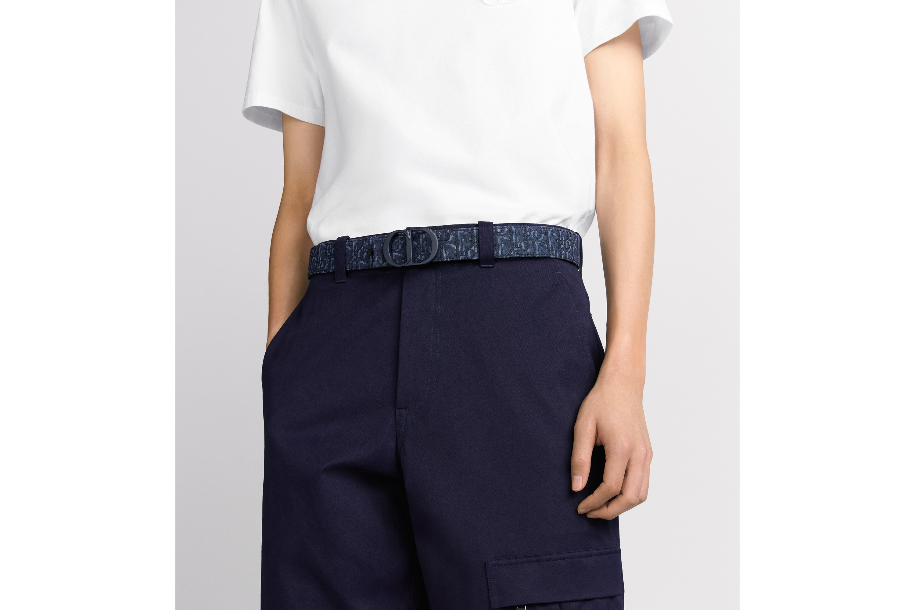 look_image_alt_prefix Wendbarer Gürtelriemen Dior Oblique Jacquard in Marineblau und genarbtes Kalbsleder in Schwarz, 35 mm E45