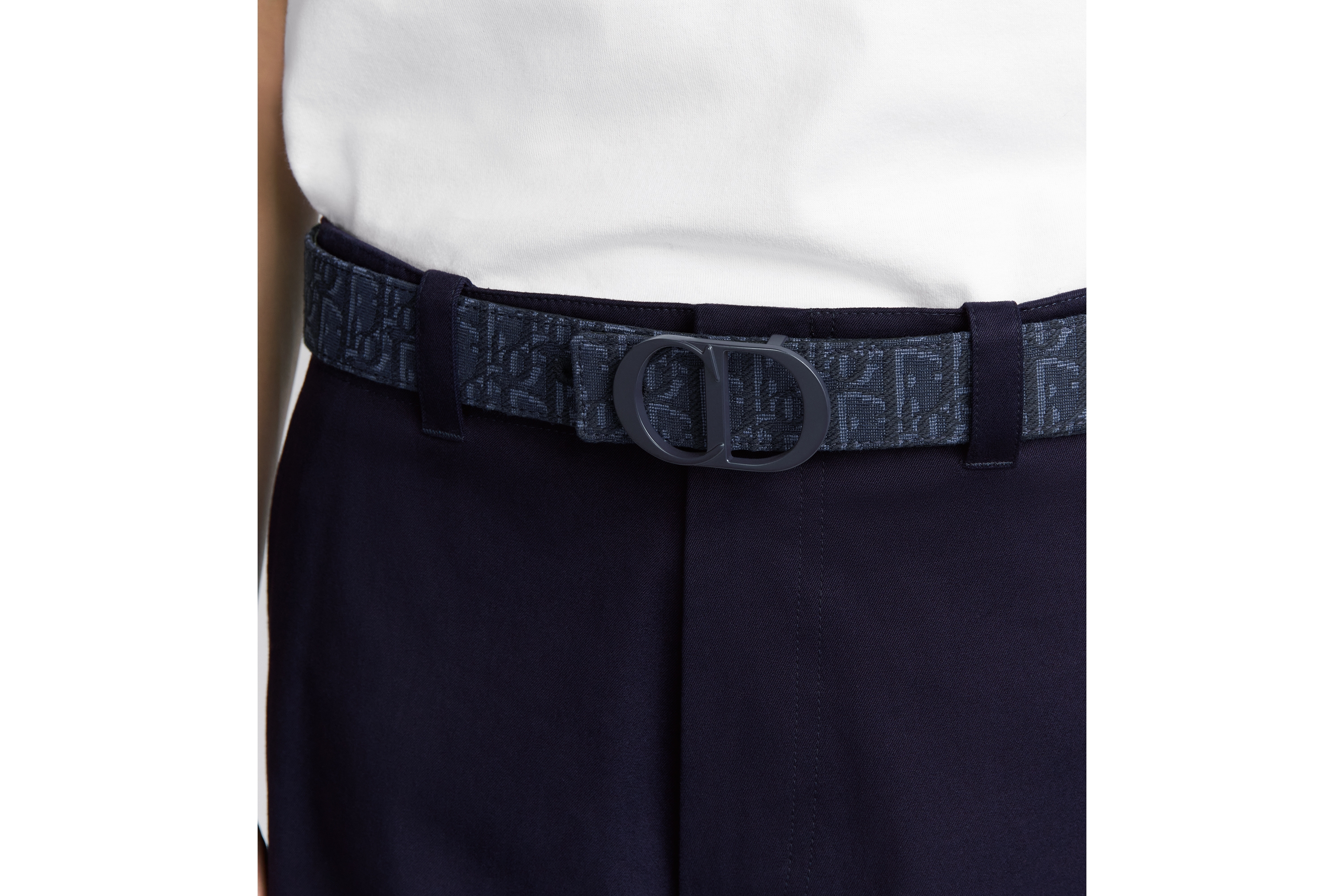 look_image_alt_prefix Wendbarer Gürtelriemen Dior Oblique Jacquard in Marineblau und genarbtes Kalbsleder in Schwarz, 35 mm E46