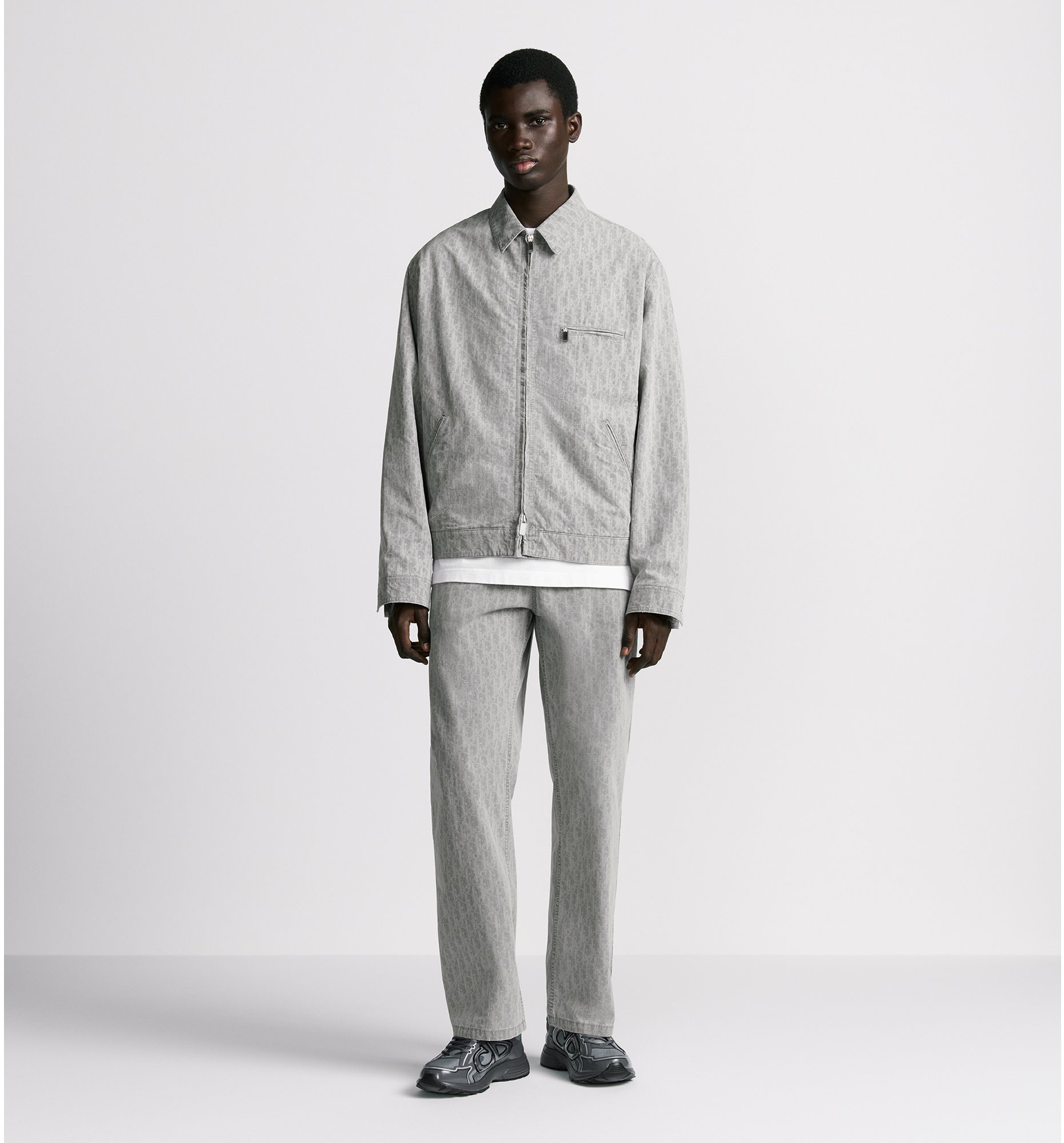 aria_look Dior Oblique Zipped Blouson Jacket Profile view