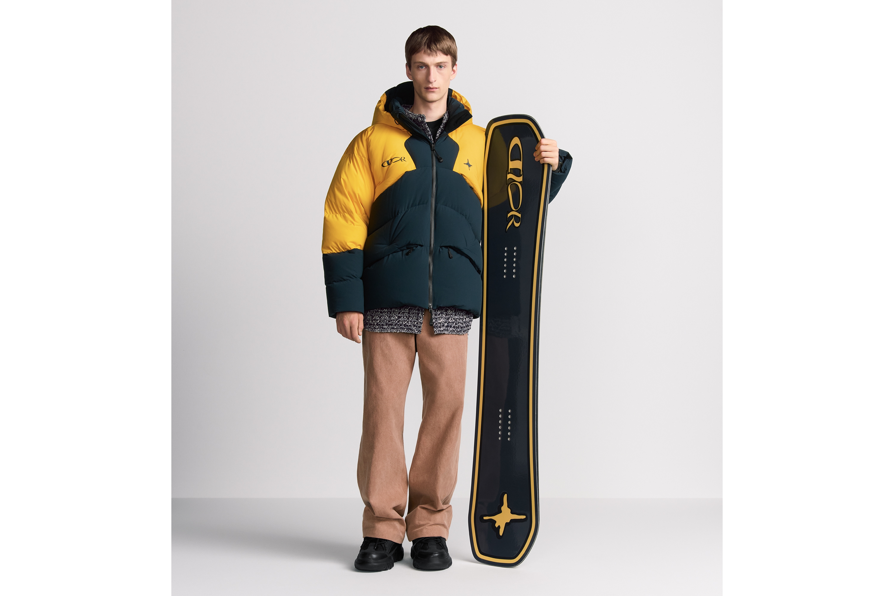 Look DIOR AND LEWIS HAMILTON Snowboard - 161 CM Black and Yellow with DIOR AND LEWIS HAMILTON Signature - LIMITED EDITION E48