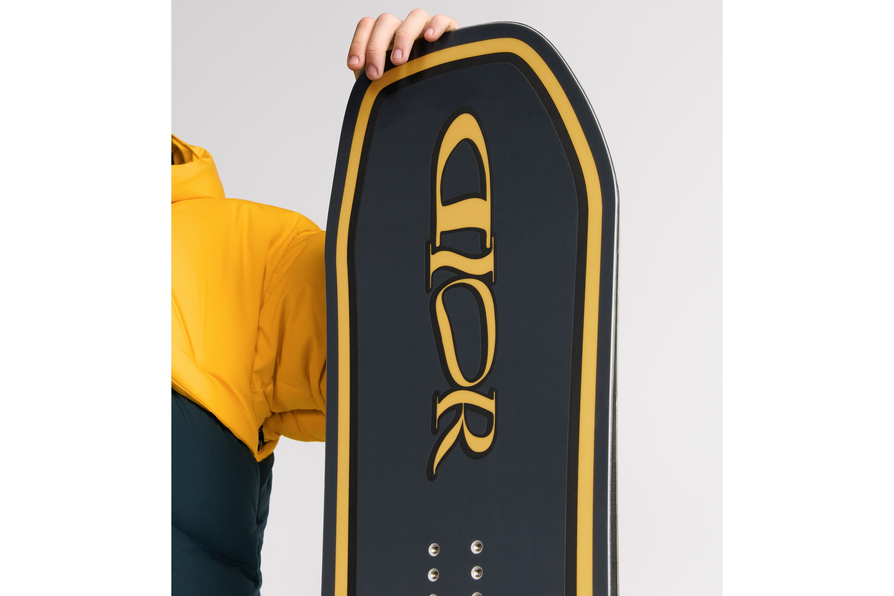 Look DIOR AND LEWIS HAMILTON Snowboard - 161 CM Black and Yellow with DIOR AND LEWIS HAMILTON Signature - LIMITED EDITION E49