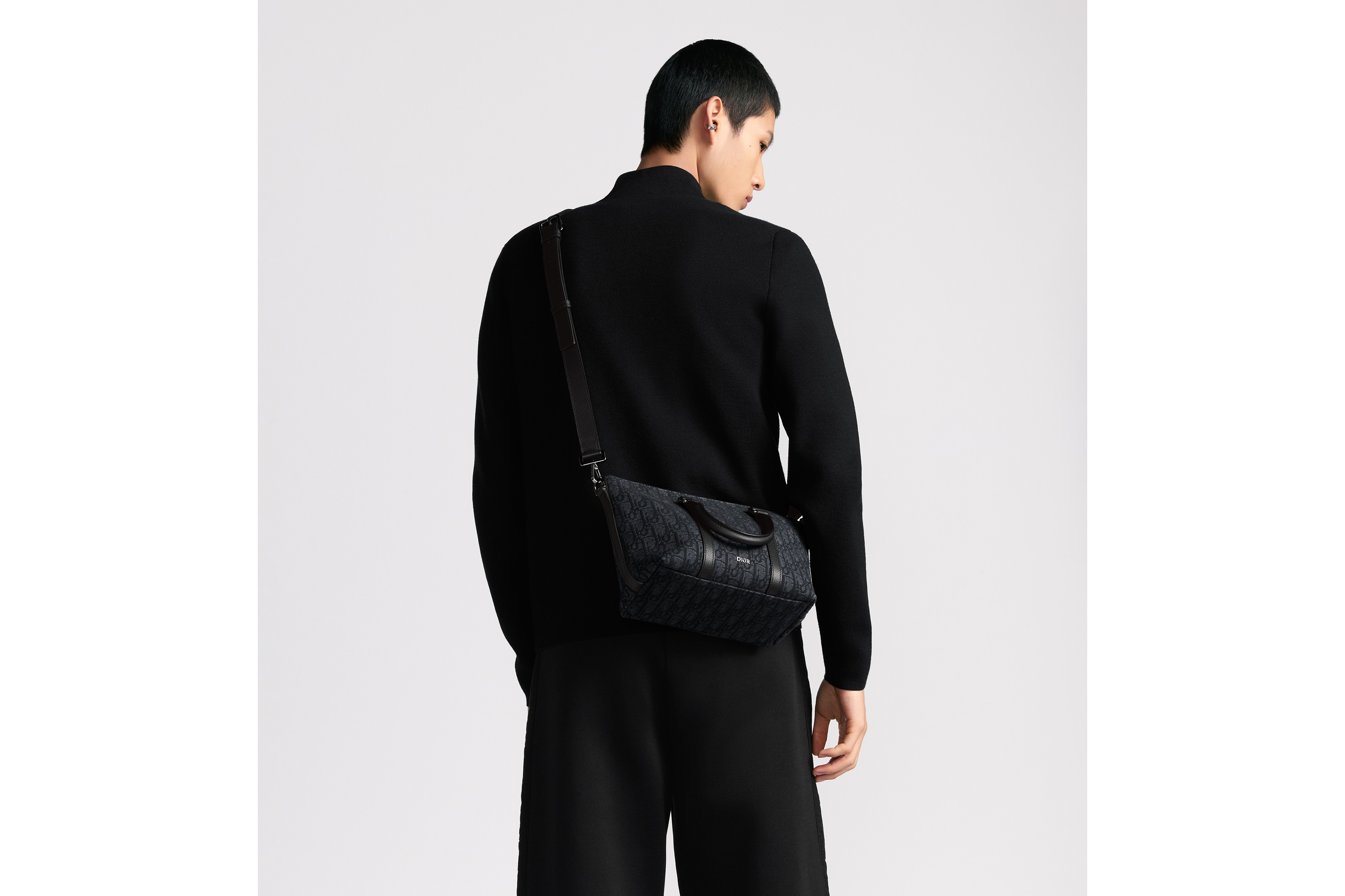 Look Weekender 25 Toile jacquard Dior Oblique noir et cuir de veau grainé noir E19