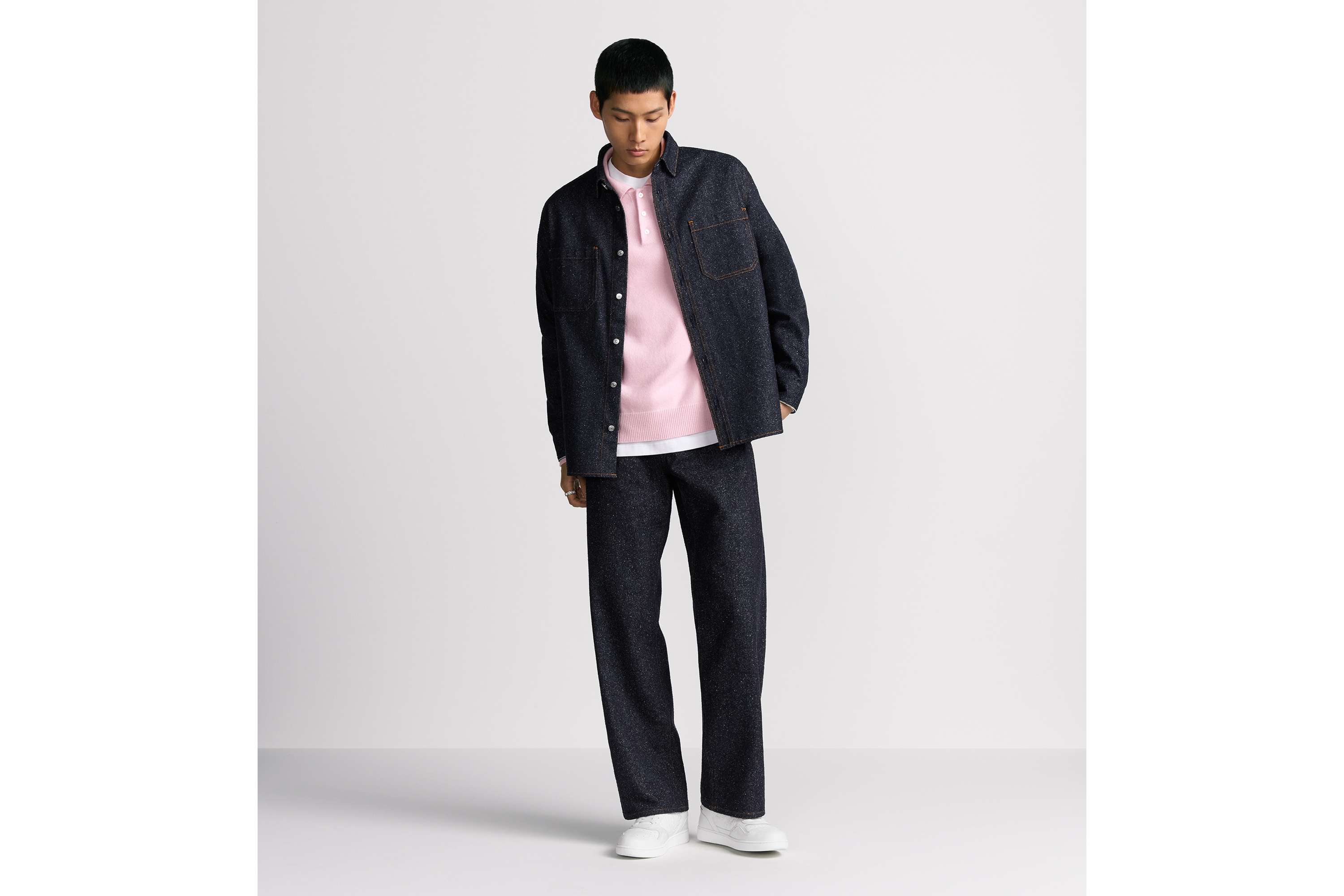 look_image_alt_prefix เสื้อโอเวอร์เชิ้ต Dior Icons ผ้าไหมทวิลล์สีน้ำเงินเนวี่ E02