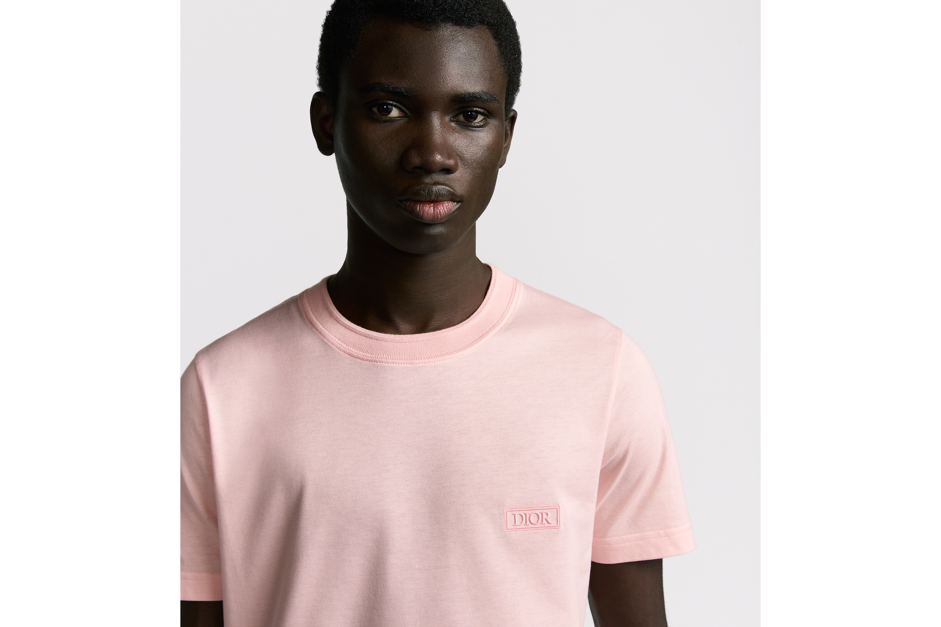 look_image_alt_prefix Dior Icon 標準剪裁 T 恤 粉紅色海島棉平織布 E10