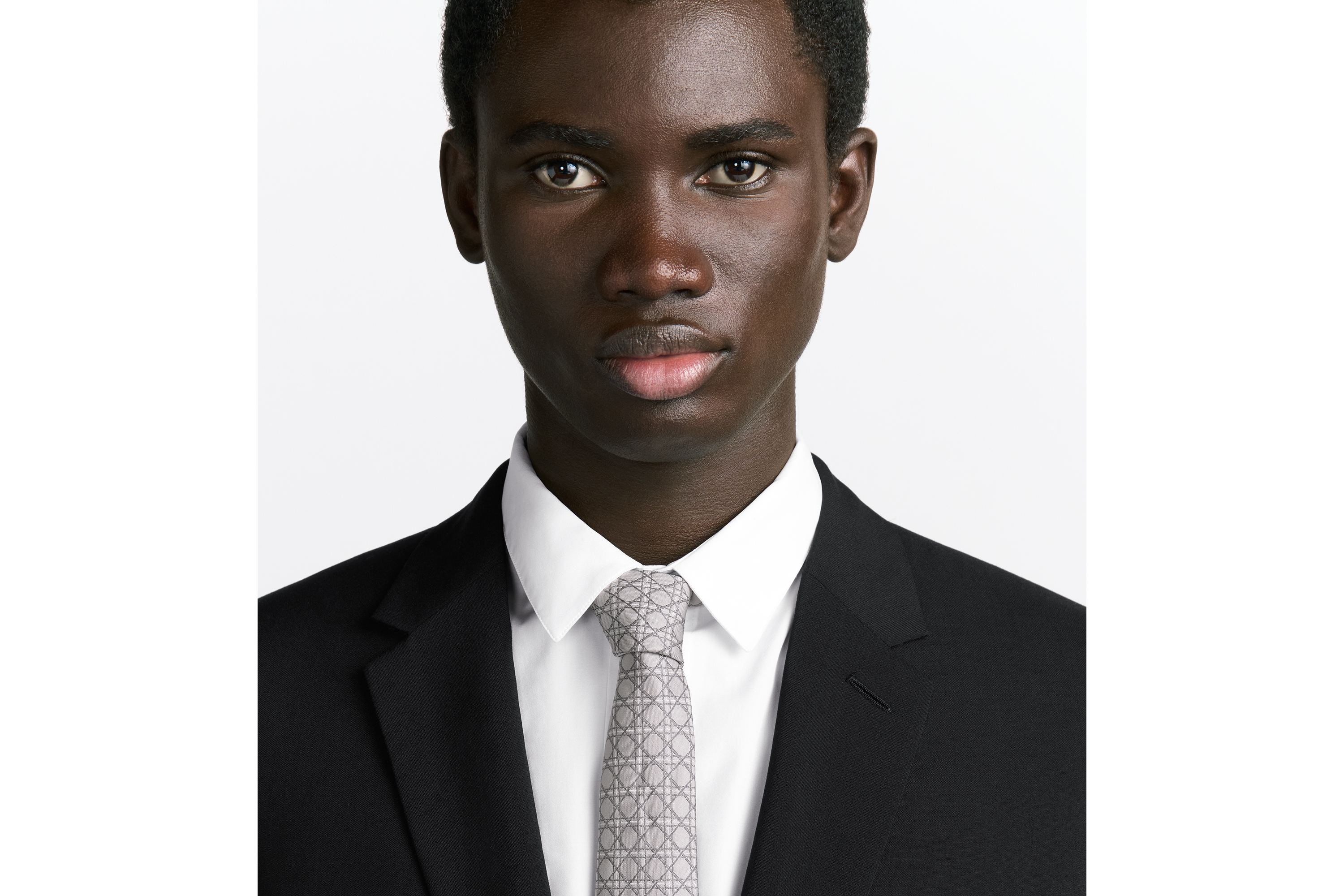 look_image_alt_prefix Corbata Cannage Seda gris y blanca E36