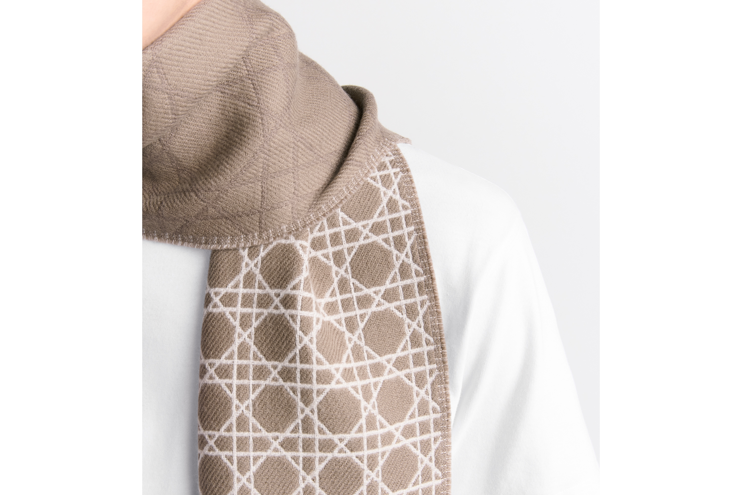 Look Striped Cannage Scarf Beige and White Wool E33