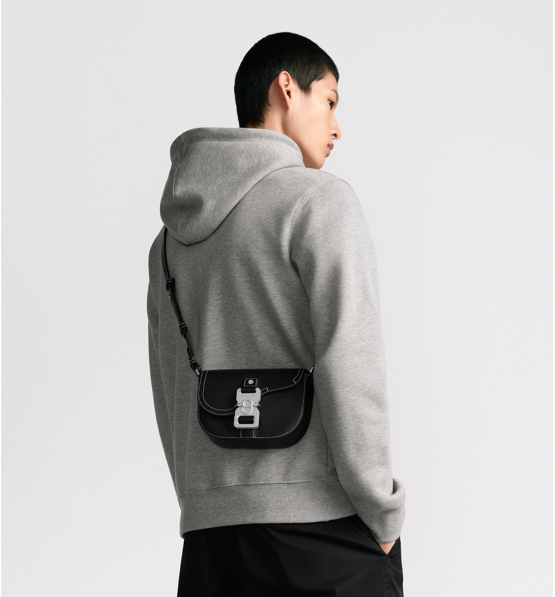 디올 플랩이 달린 미니 새들 메신저 백 2ADCA435YKK_H00N