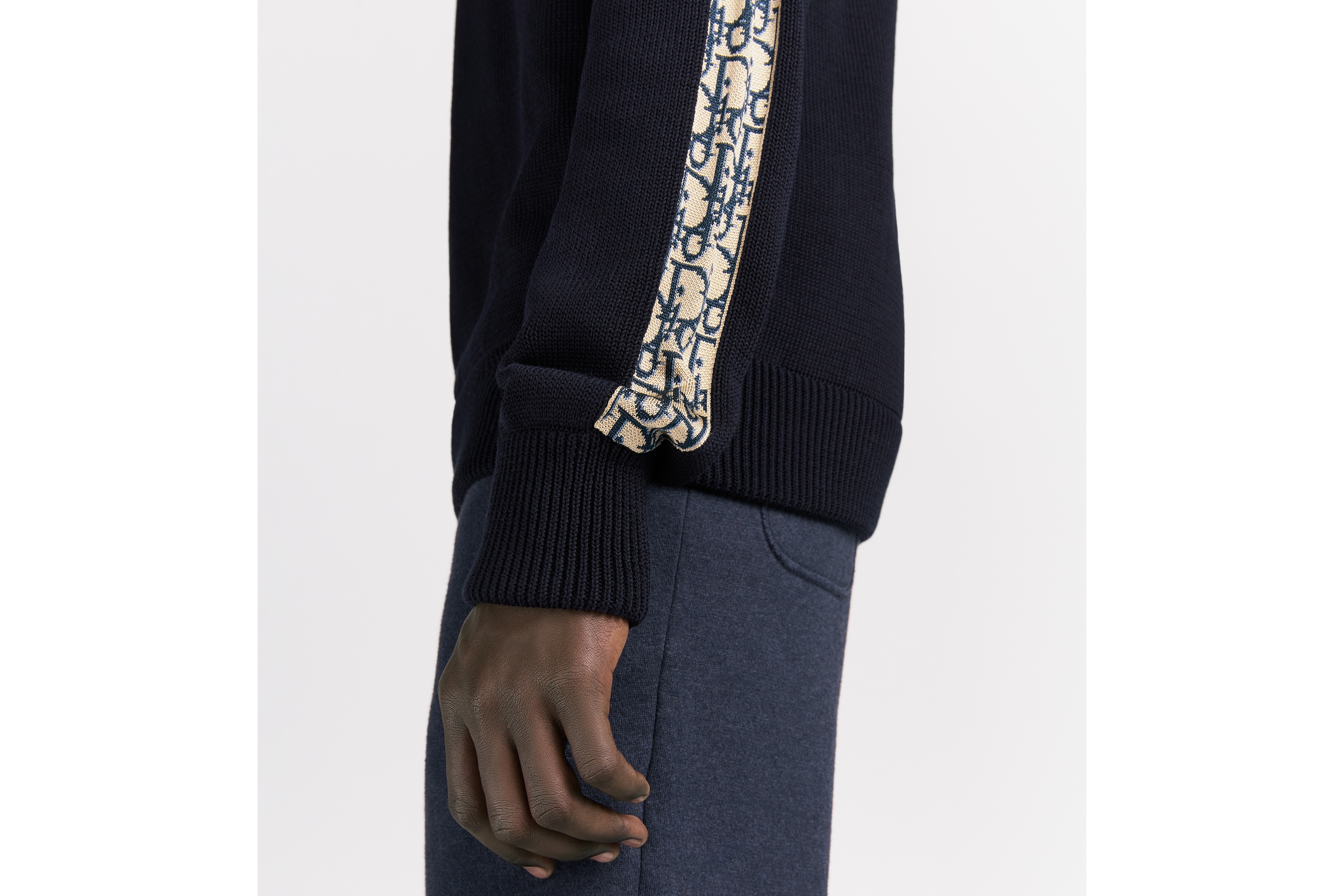 look_image_alt_prefix Trui met Dior Oblique-inzetstukken Diepblauwe katoenjersey E10