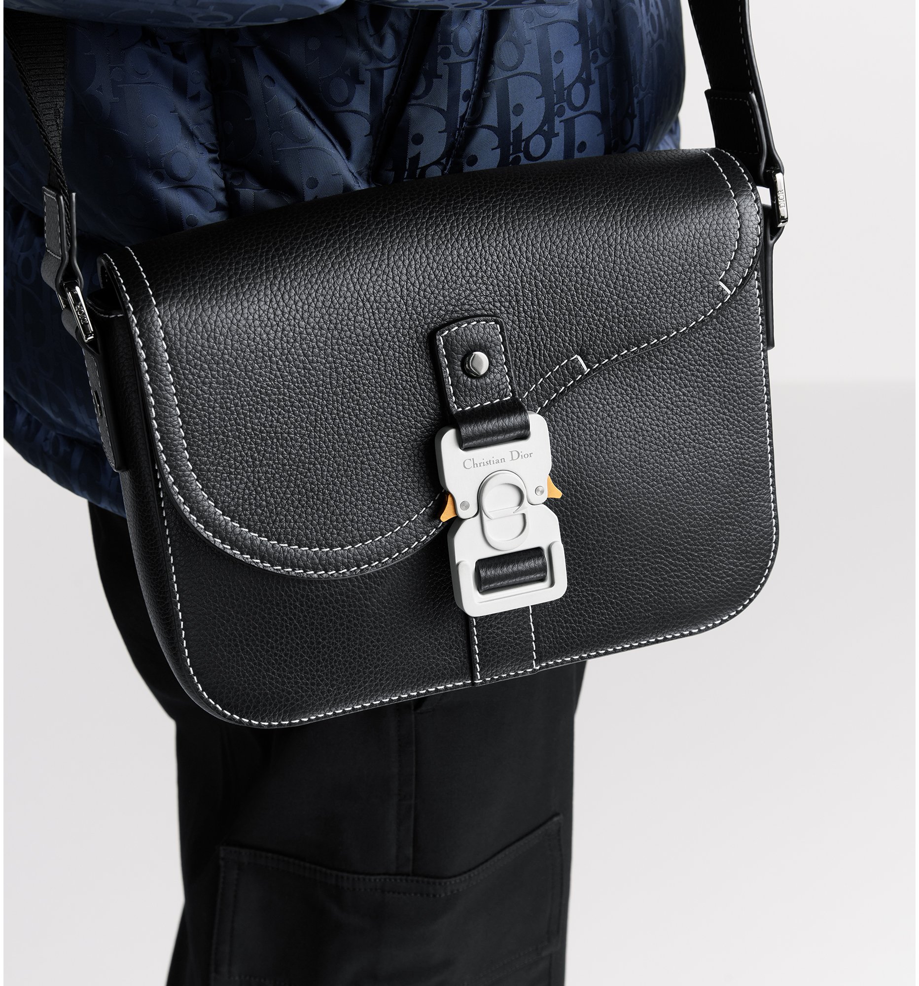 aria_look Small Saddle Messenger Bag with Flap
