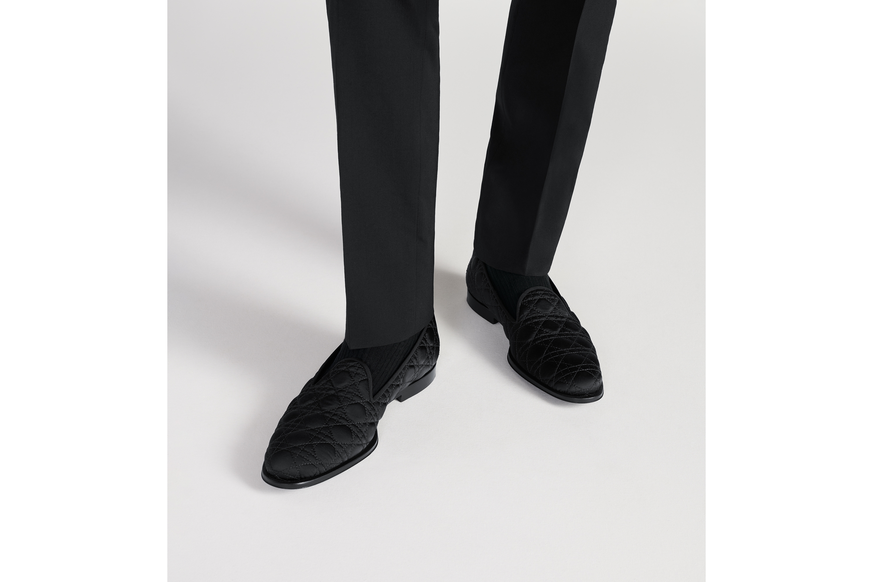 รองเท้าโลฟเฟอร์ Dior Timeless ผ้าไนลอนแต่งผิวซาตินลาย Kumo Cannage สีดำ E23