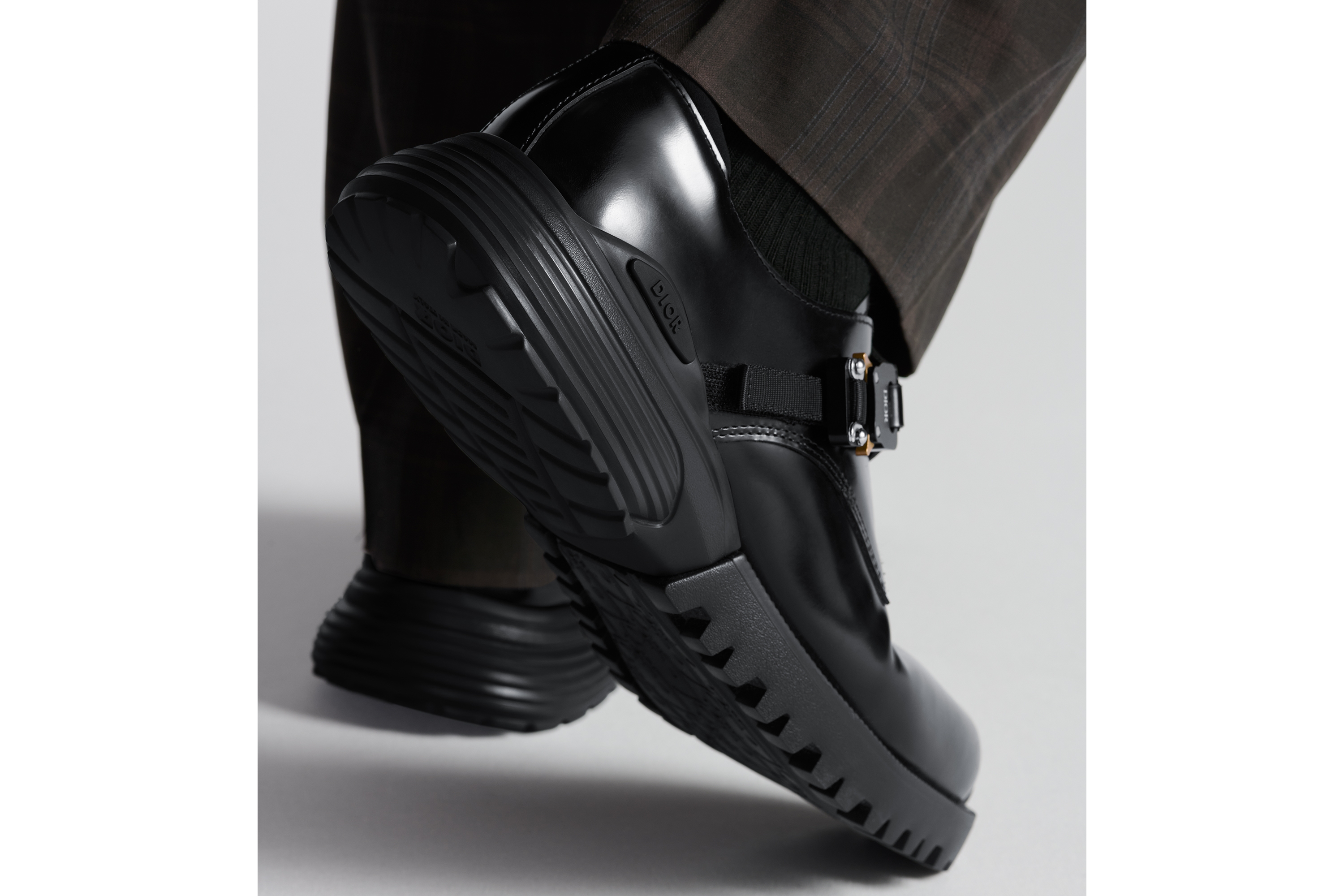 look_image_alt_prefix Dior Combat Monk Derby Schuh Poliertes Kalbsleder in Schwarz E24