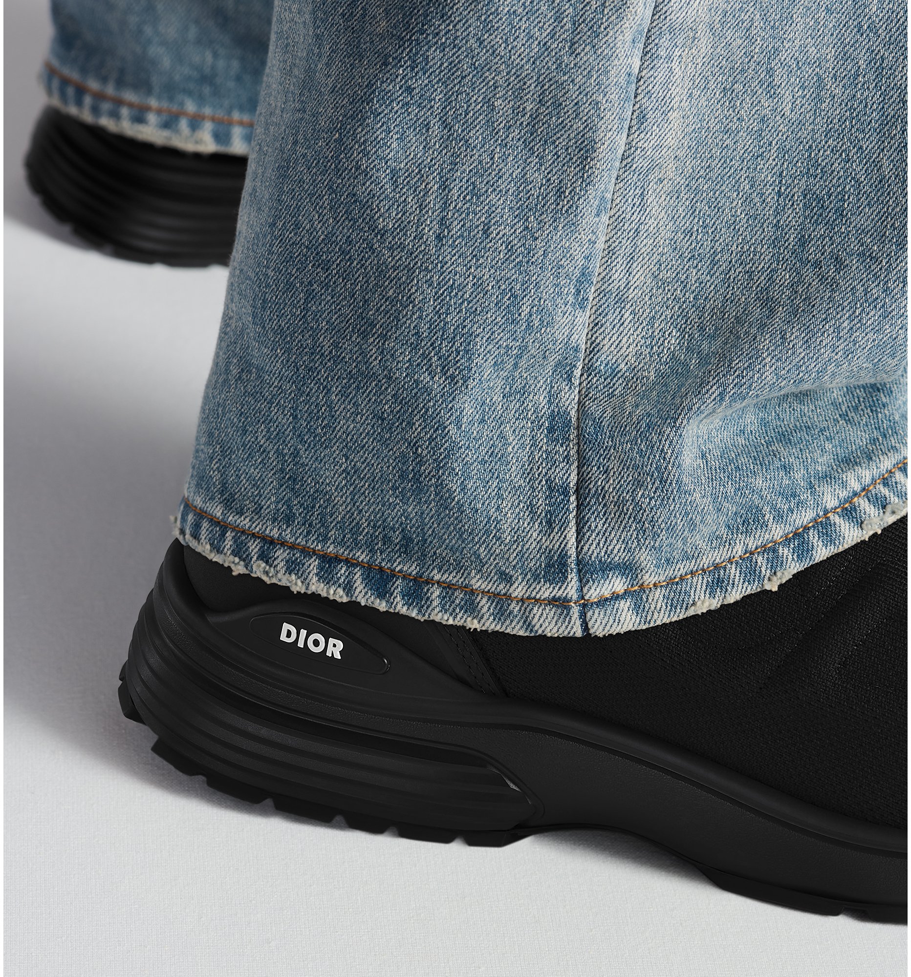 aria_look B30 Countdown Sneaker