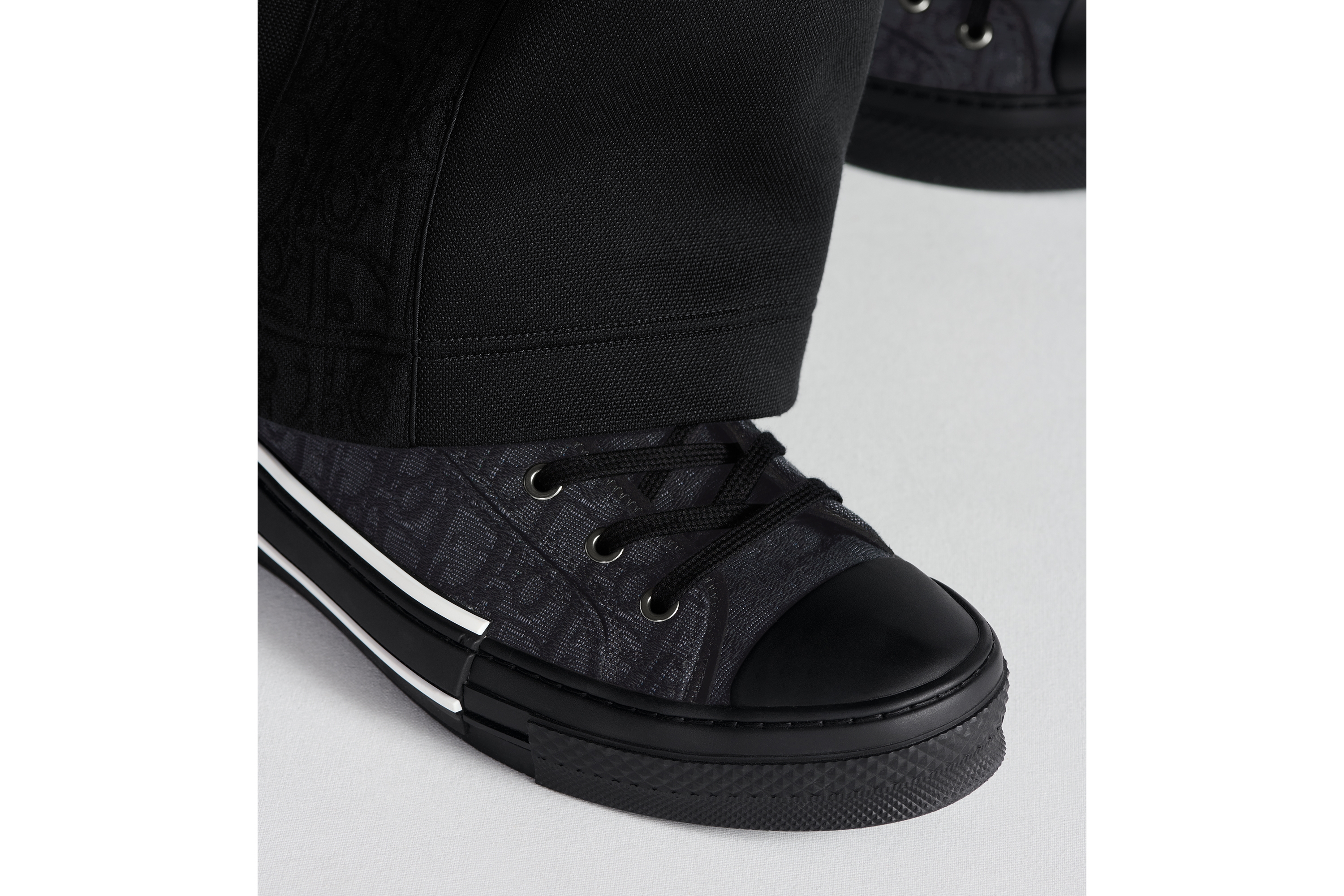 B23 League High-Top Sneaker
