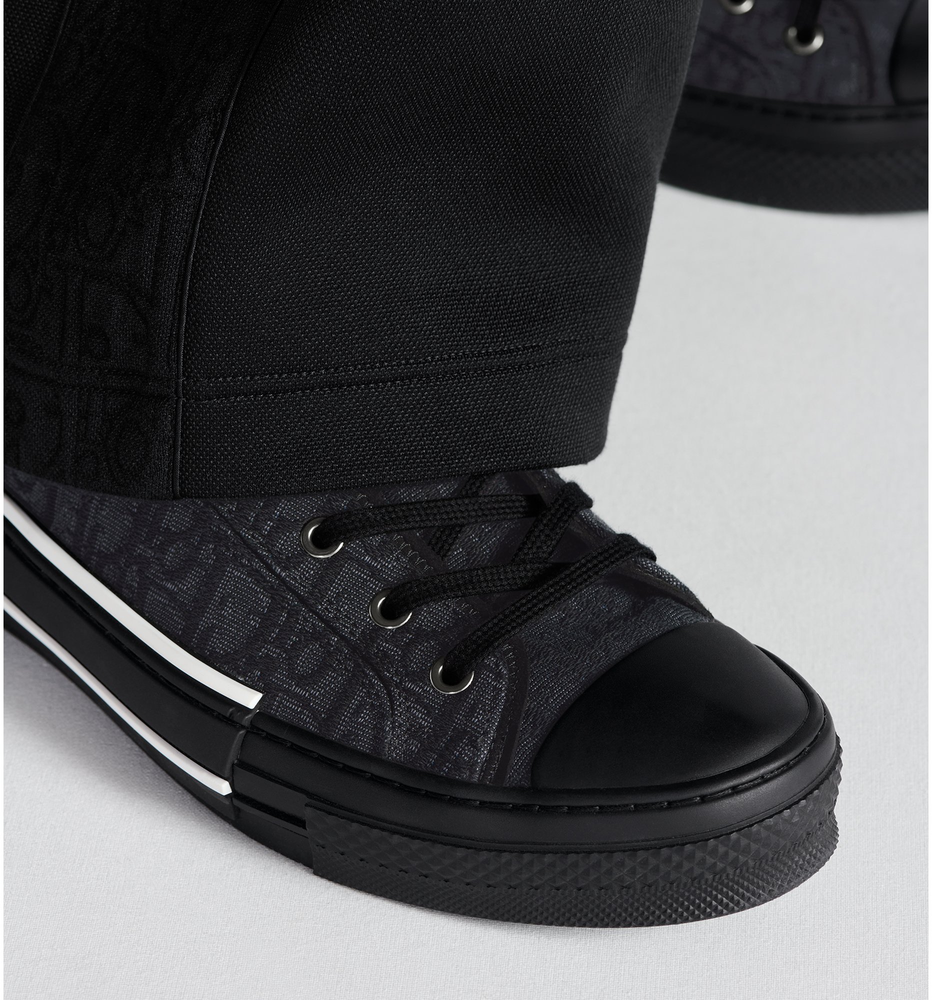 aria_look B23 League High-Top Sneaker