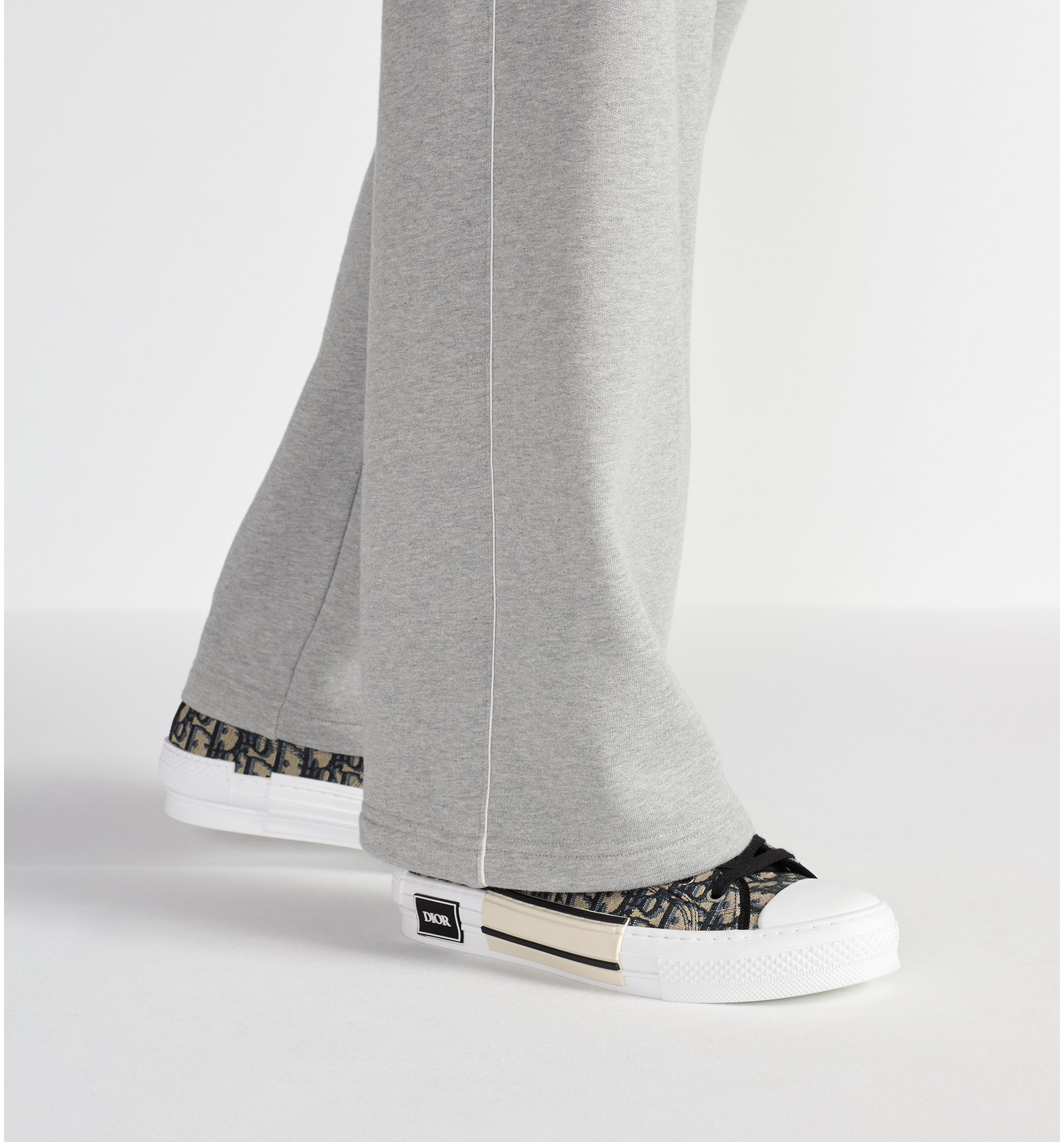 aria_look B23 League Low-Top Sneaker