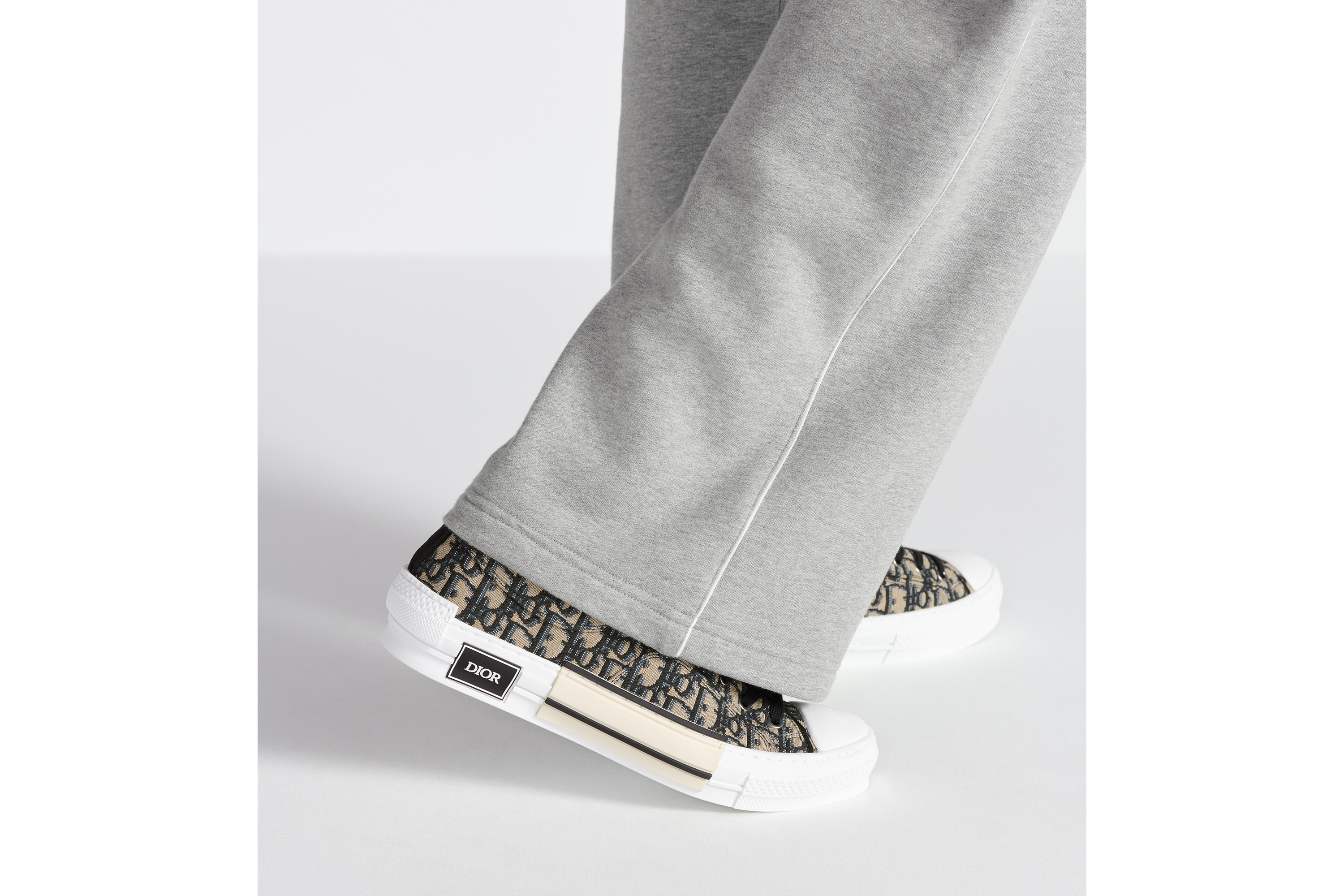 B23 League Low-Top Sneaker